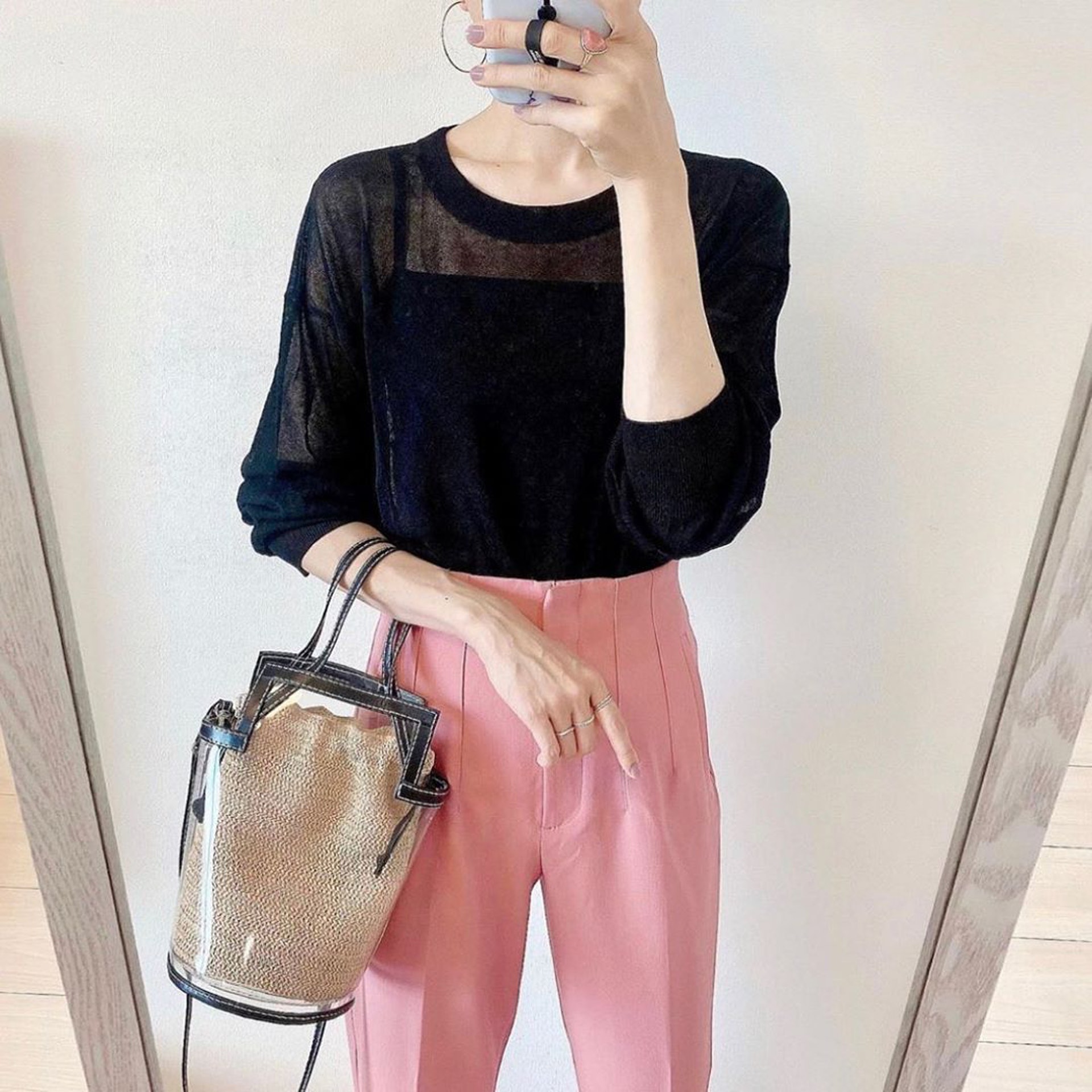 【Zara、Uniqlo、GU穿搭】這樣的配搭可中和西裝褲的正式感。(emi0830emi@Instagram)