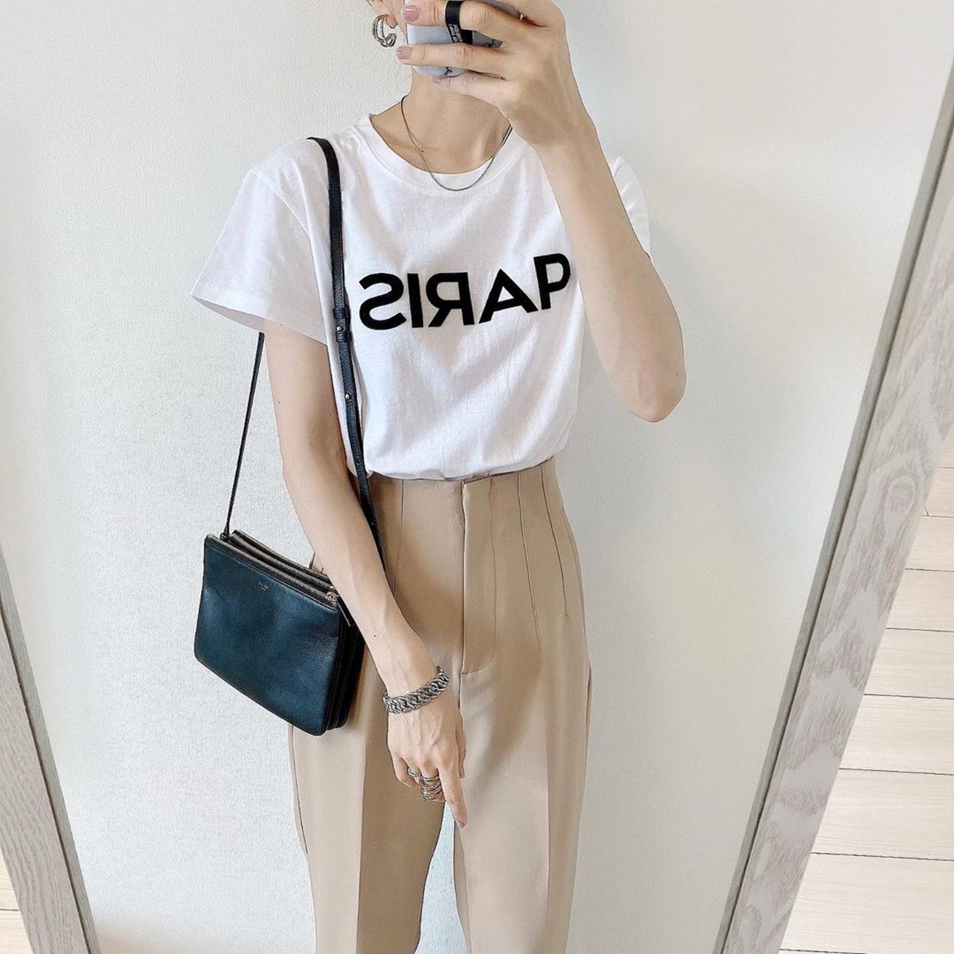 【Zara、Uniqlo、GU穿搭】將上衣攝進褲裝內,有效讓雙腿看起來更修長。(emi0830emi@Instagram)