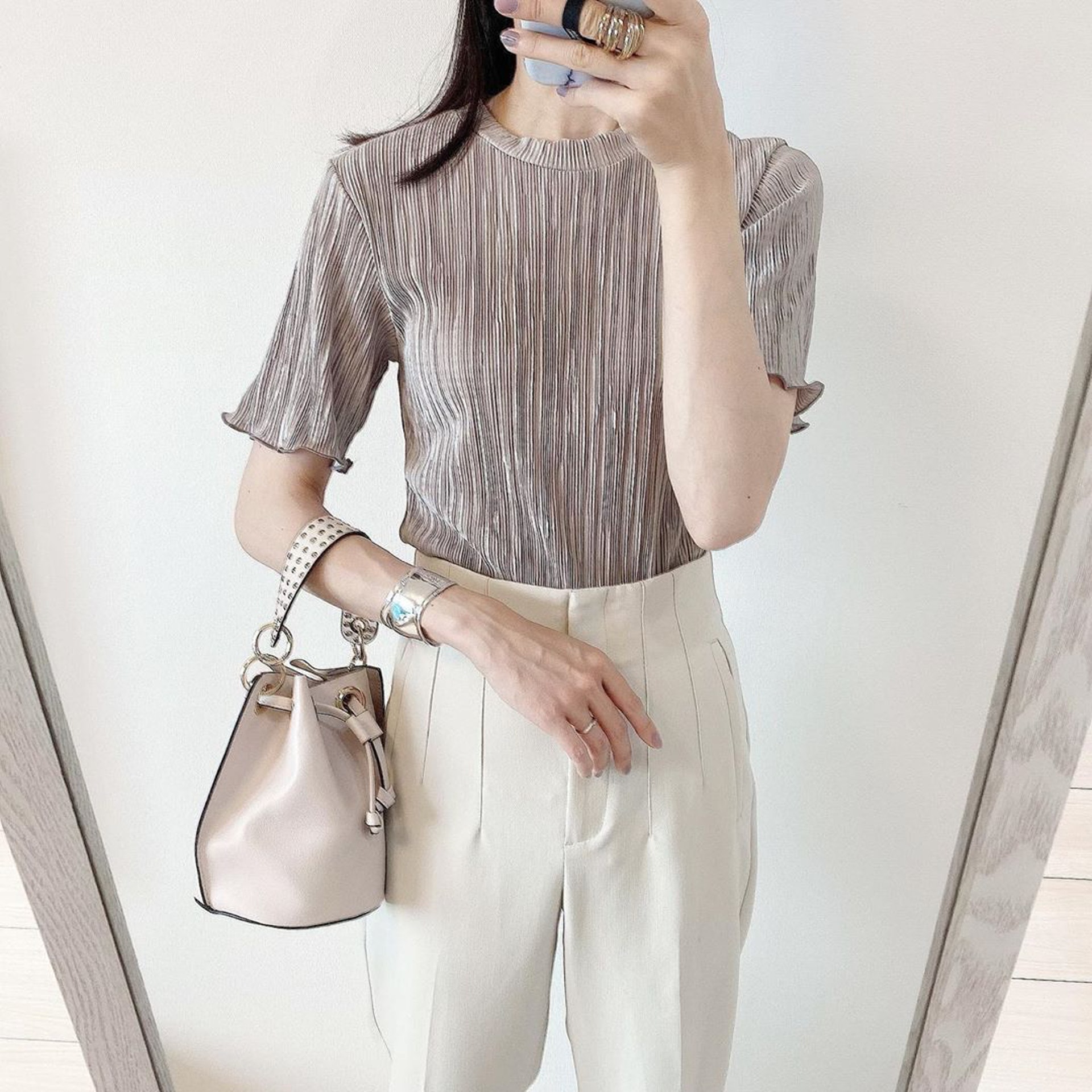 【Zara、Uniqlo、GU穿搭】Emi愛搭配米色單品,看起來非常百搭。(emi0830emi@Instagram)