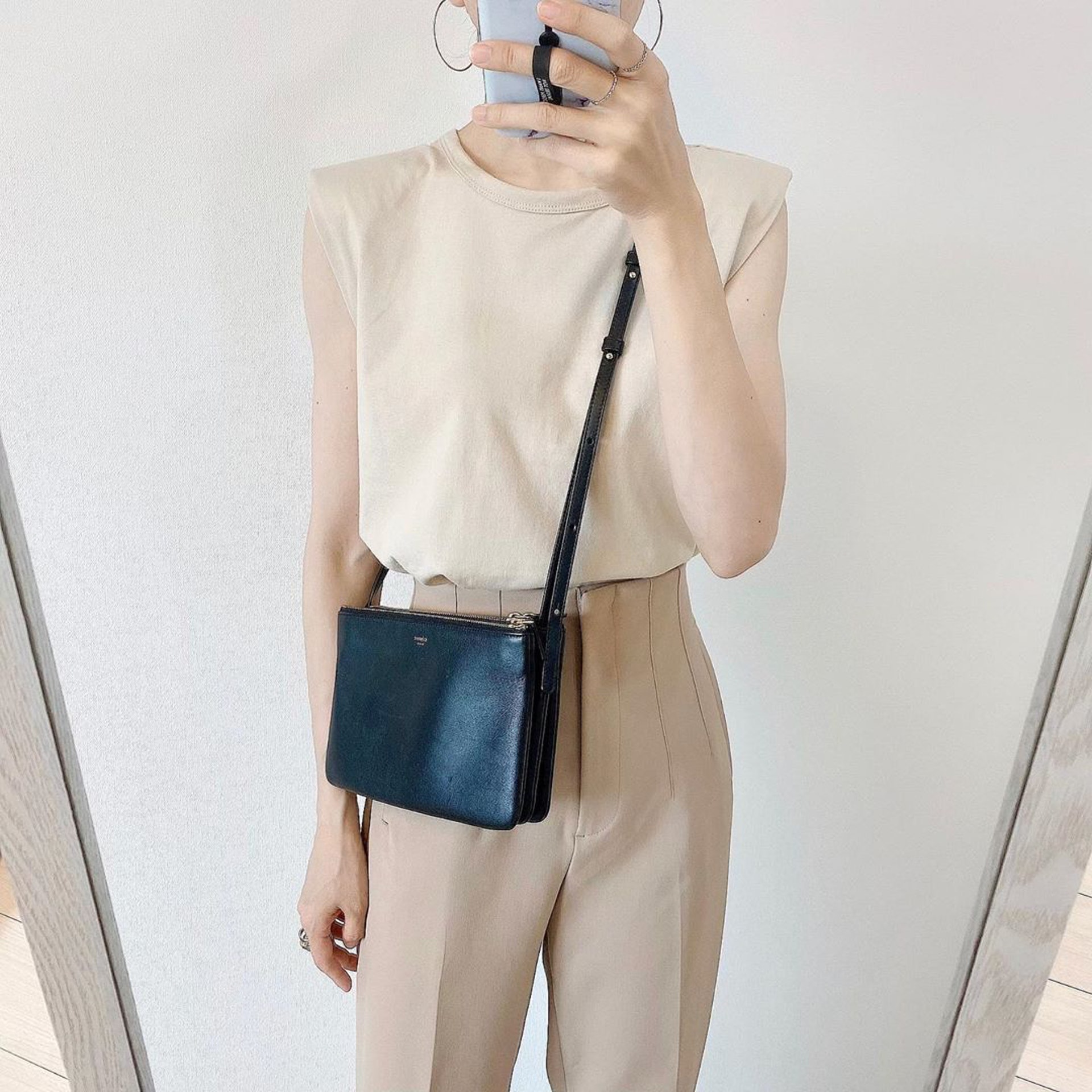 【Zara、Uniqlo、GU穿搭】淺色調tone on tone 同色系造型具提亮膚色,顯出好氣色的作用。(emi0830emi@Instagram)