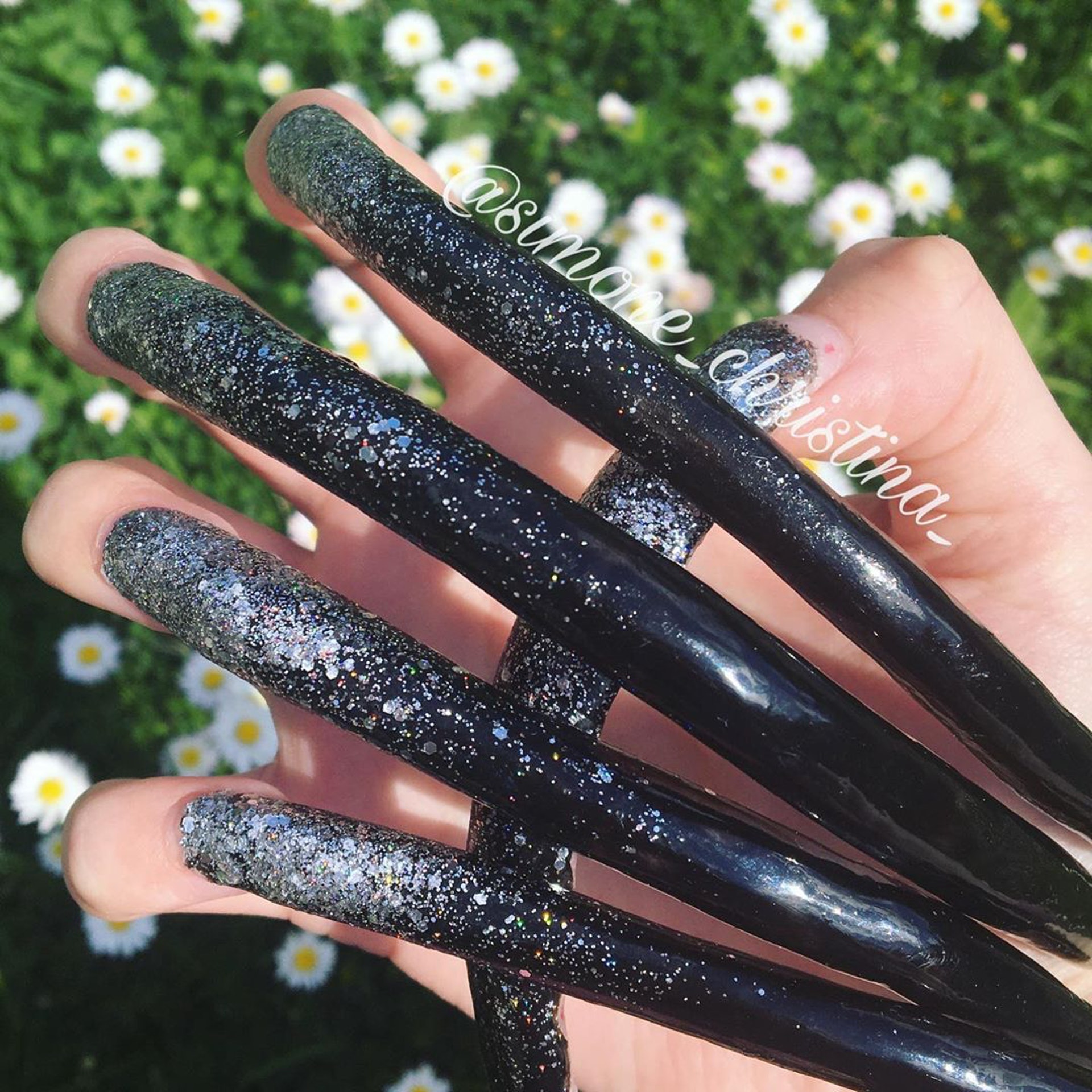 德國少女堅持唔剪指甲6年ig曬15厘米長美甲相畀網民話似巫婆 德國少女堅持唔剪指甲6年ig曬15厘米長美甲相畀網民話似巫婆