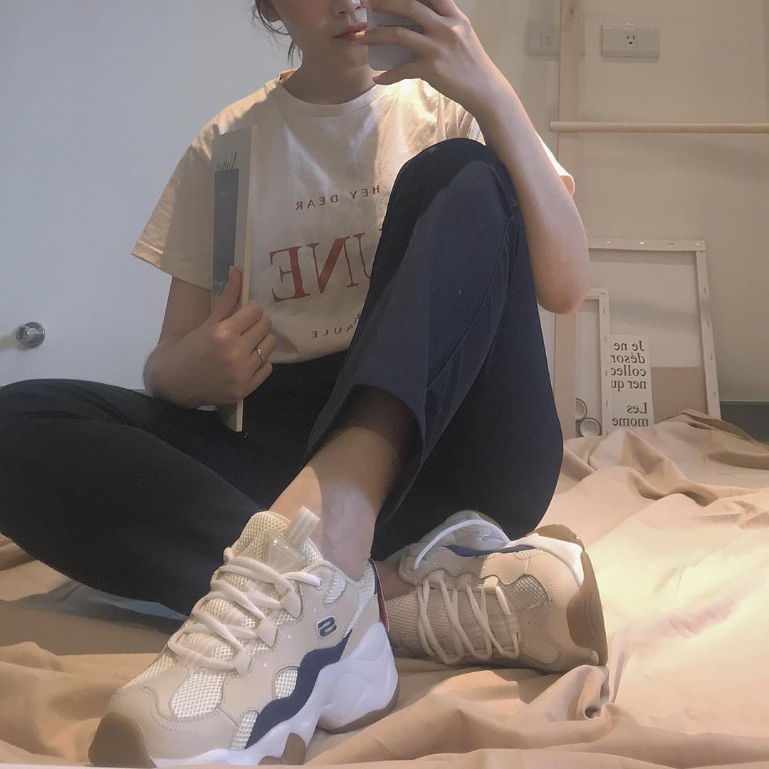如果想看起來更高的女生，可配上厚底款的波鞋 (spriing____@IG)