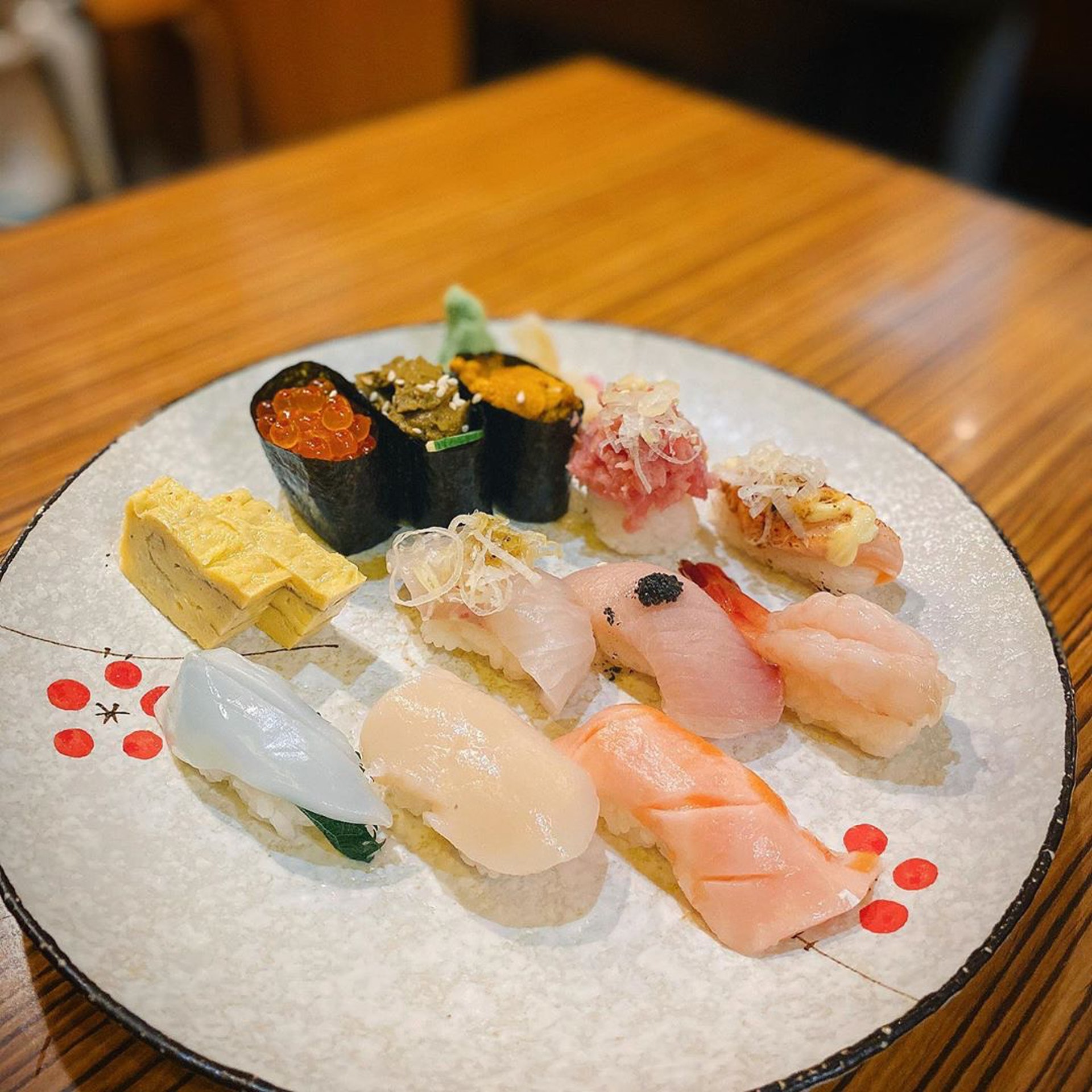 鮮壽司($155)共有12款壽司,包括三文魚子、海膽、吞拿魚腩蓉、黑松露油甘魚等,大件夾抵食!(ig@ nlovefood) 鮮壽司($155)共有12款壽司,包括三文魚子、海膽、吞拿魚腩蓉、黑松露油甘魚等,大件夾抵食!(ig@ nlovefood)