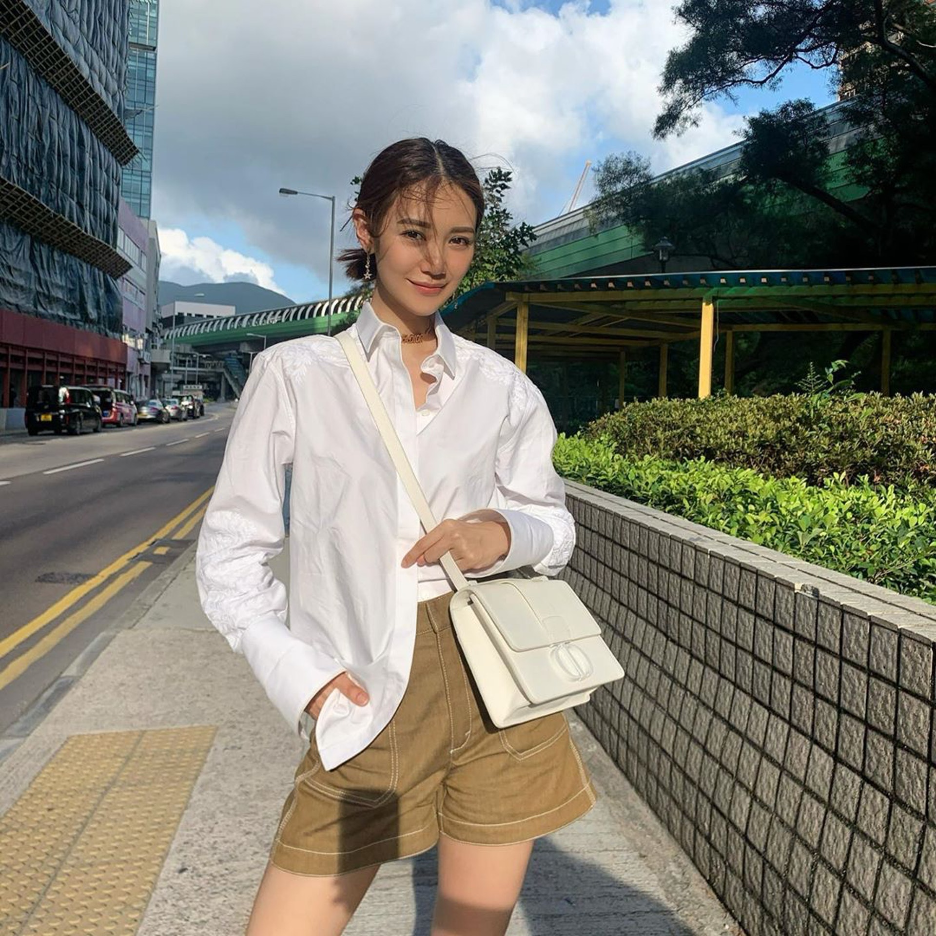 恤衫質地有效營造空氣感(IG@misselvani)