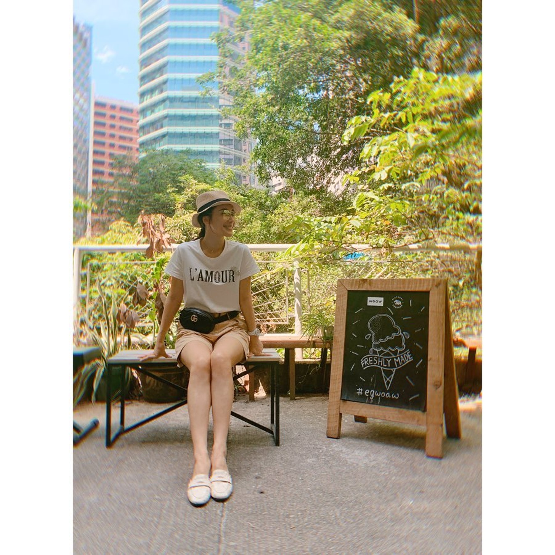 同樣,也可如李施嬅一樣在穿褲裝時穿上Mules。(selenaleelalee@Instagram)