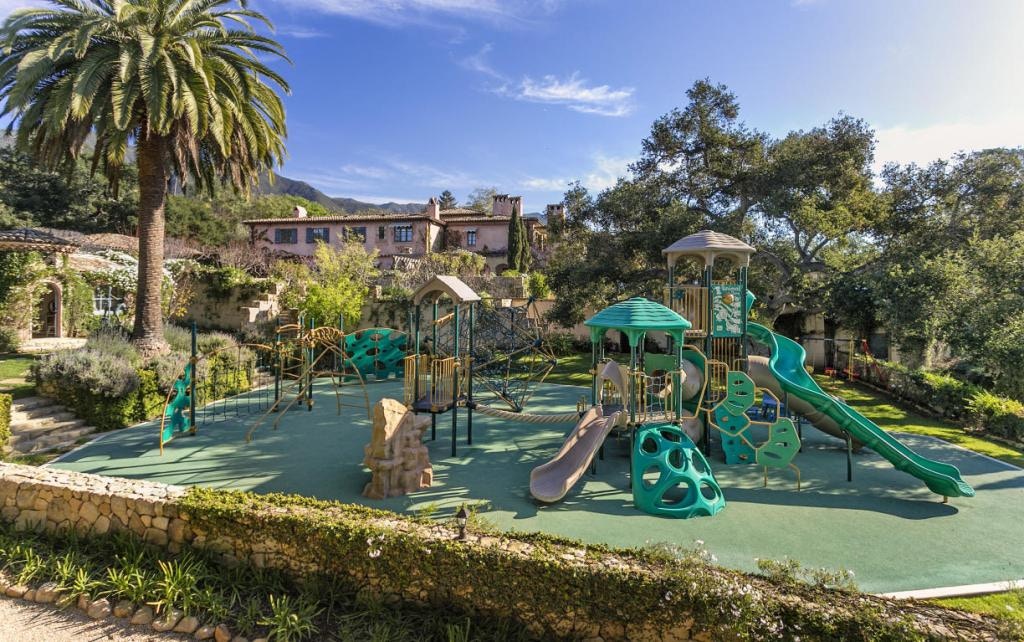 室外遊樂場（Movoto）