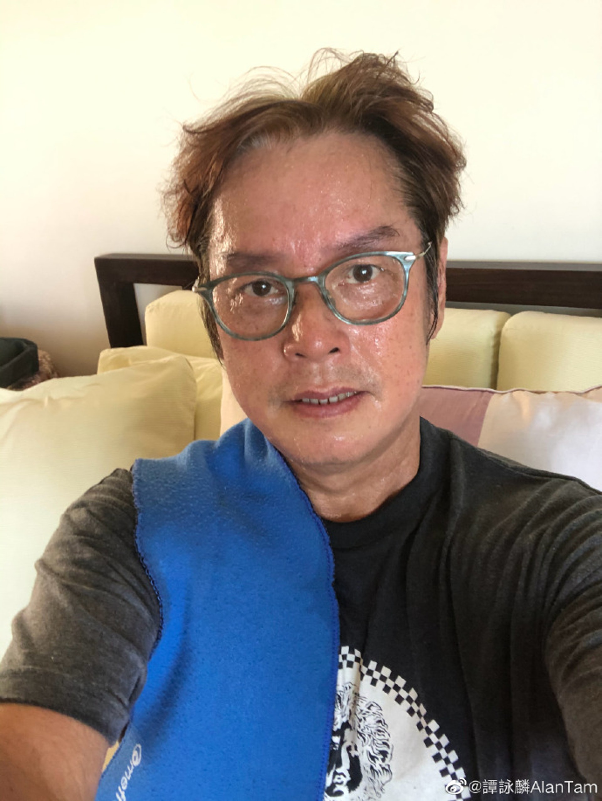 校長譚詠麟一向面容飽滿,但近日運動後嚴重脫水,令人擔憂。(微博圖片/譚詠麟) 校長譚詠麟一向面容飽滿,但近日運動後嚴重脫水,令人擔憂。(微博圖片/譚詠麟)