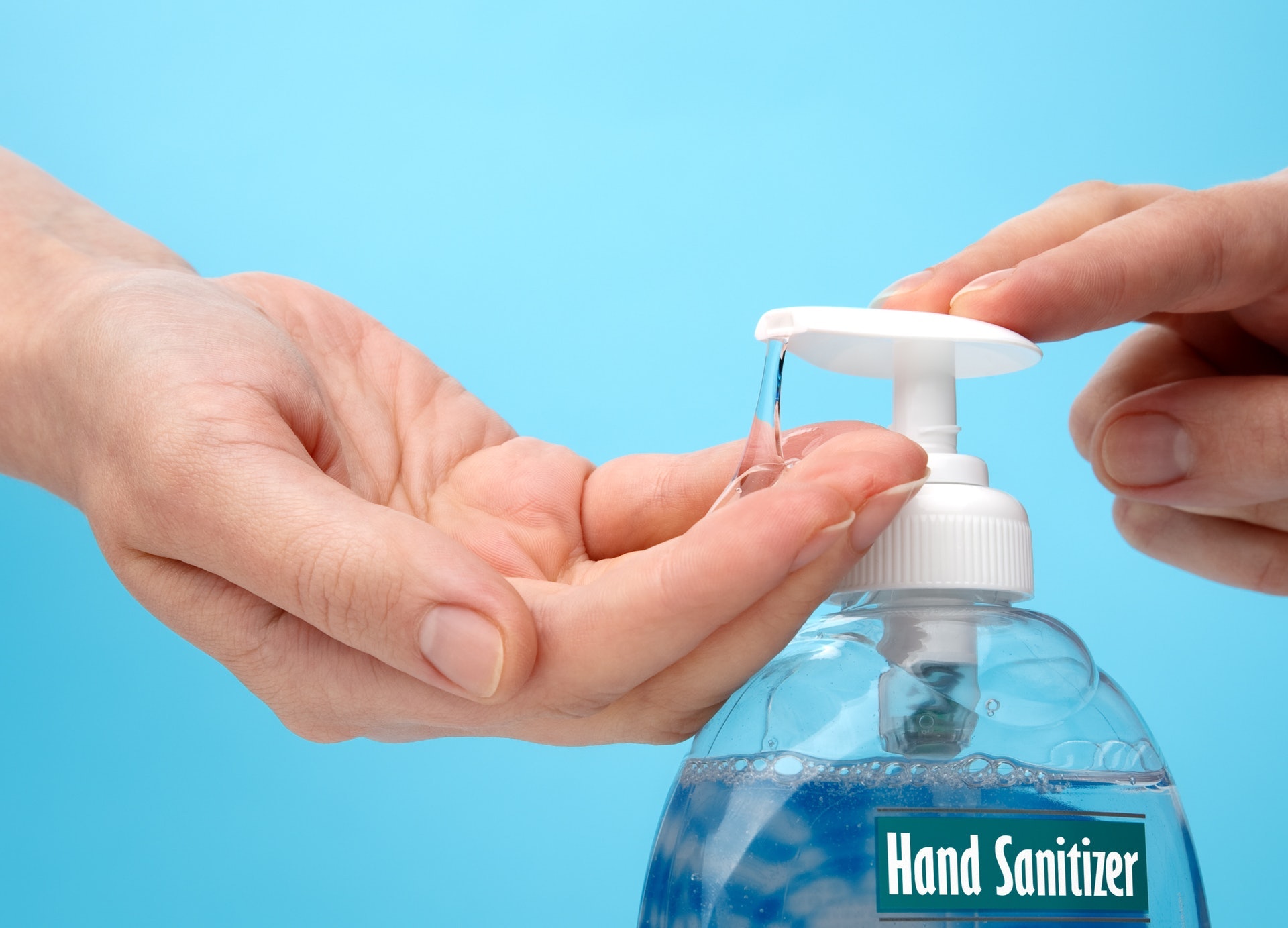 【「生蛇」及「水痘」預防方法3】如沒有洗手設施，或雙手沒有明顯污垢，可使用含70至80%的酒精搓手液潔淨雙手。（資料圖片）