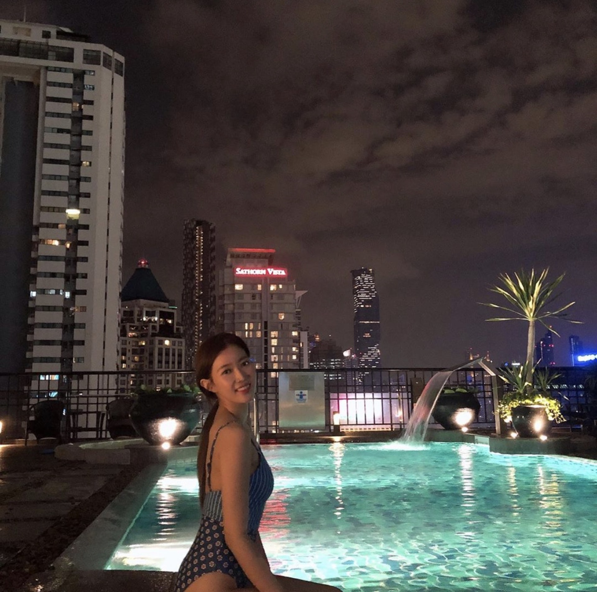 林秀香自信大曬泳衣照。（Instagram：@hellopapa11）