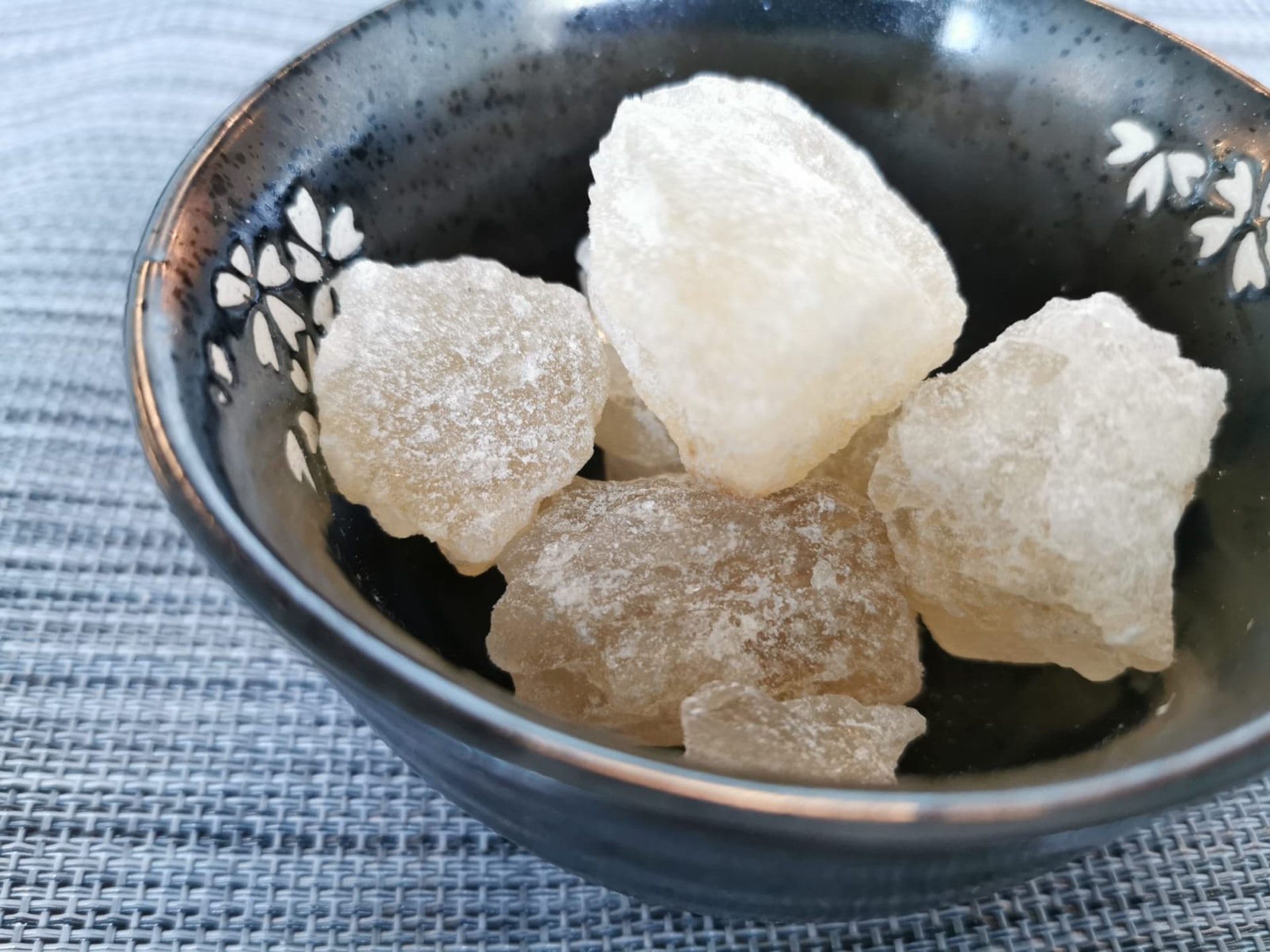黄冰糖保留較多甘蔗原有成分。(資料圖片) 黄冰糖保留較多甘蔗原有成分。(資料圖片)
