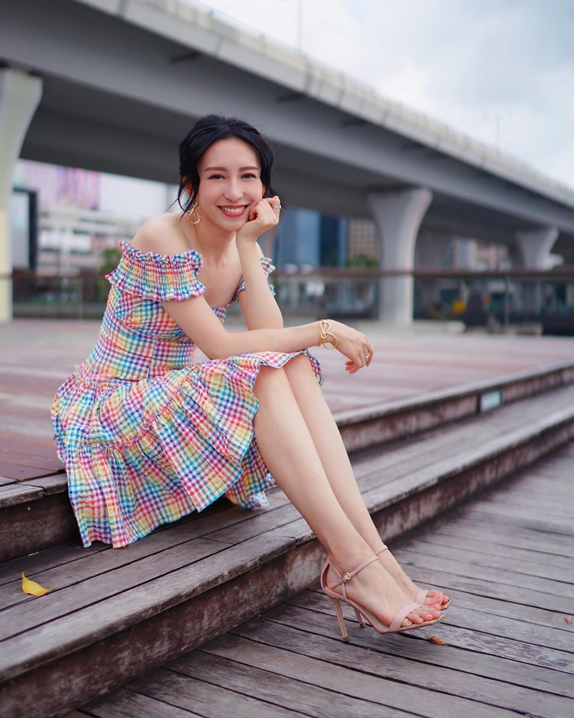 龔嘉欣選擇高跟幼帶涼鞋。(kungkaty@Instagram)