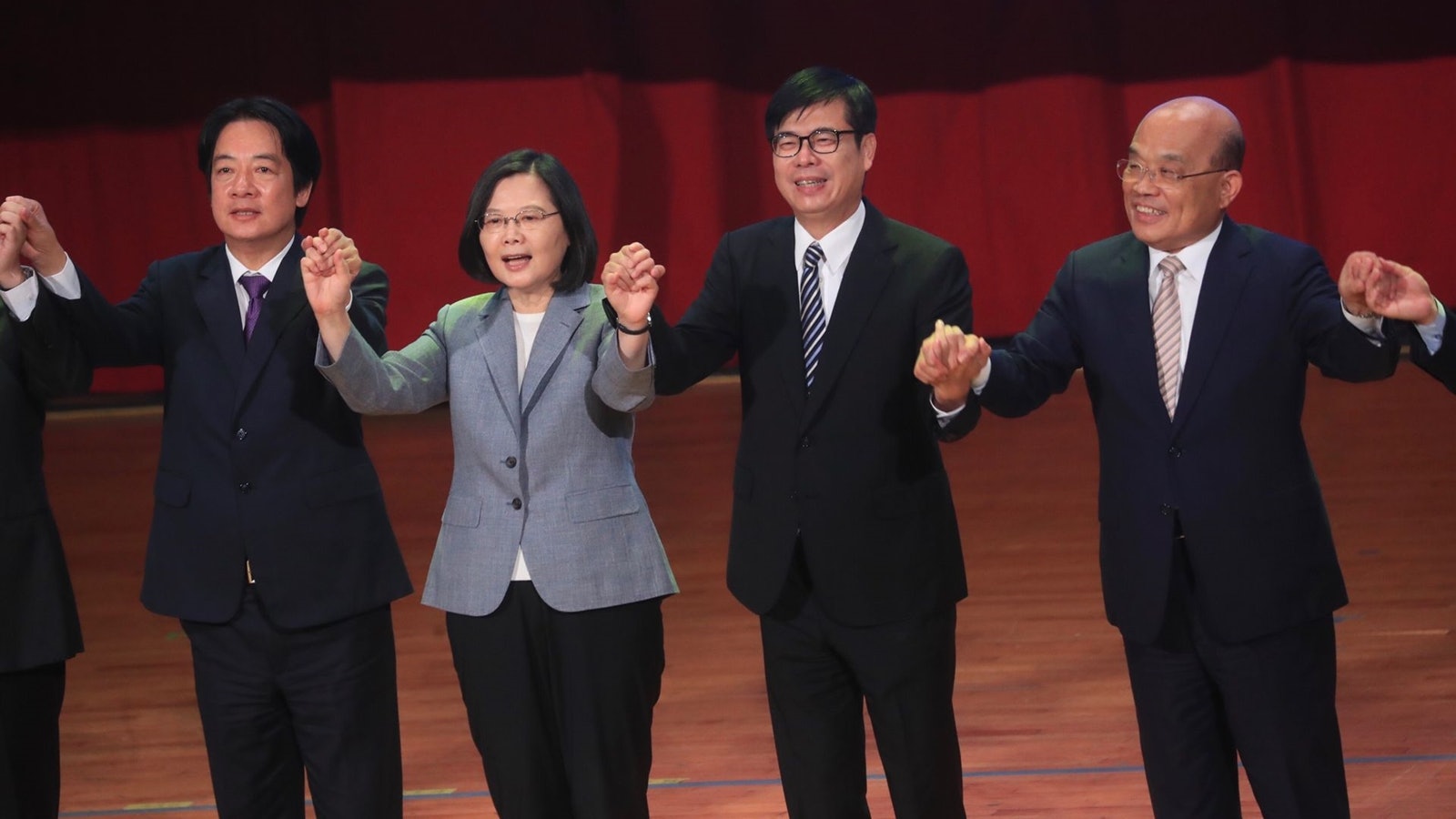 馬英九批蔡把台灣「推向戰爭邊緣」 民進黨斥「幫中國踐踏台灣」 馬英九批蔡把台灣「推向戰爭邊緣」 民進黨斥「幫中國踐踏台灣」