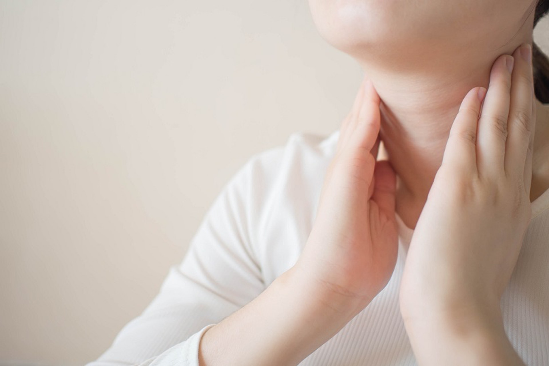 【鼻咽癌常見徵狀1】頸部出現無痛腫塊。（Shutterstock）