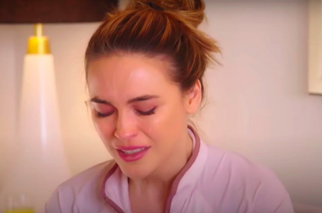 Chrishell哭訴自己突然被前夫以短訊通知離婚。(截圖) Chrishell哭訴自己突然被前夫以短訊通知離婚。(截圖)