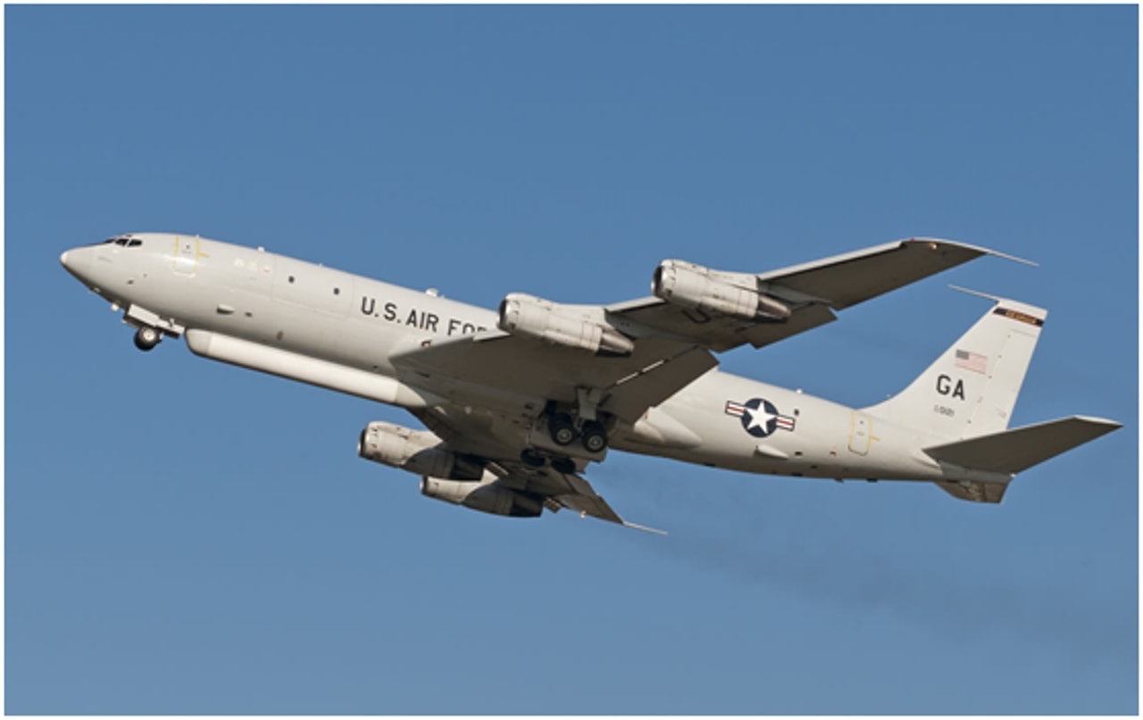 近期美國軍機頻繁進入中國近海上空。圖為E-8C「聯合星」飛機,該飛機是一款空地監視飛機。(資料圖片) 近期美國軍機頻繁進入中國近海上空。圖為E-8C「聯合星」飛機,該飛機是一款空地監視飛機。(資料圖片)