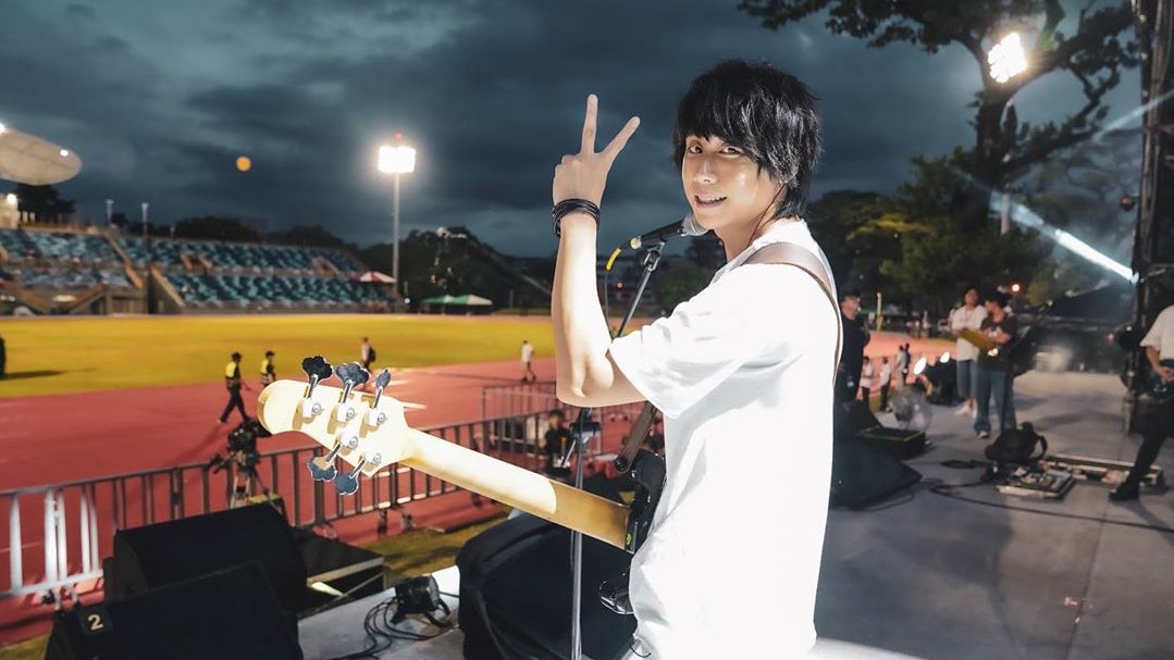 八三夭演唱會 結他手霸天演出前叉錯腳見血 覺得屁股比較痛 香港01 眾樂迷 八三夭演唱會 結他手霸天演出前叉錯腳見血 覺得屁股比較痛 香港01 眾樂迷