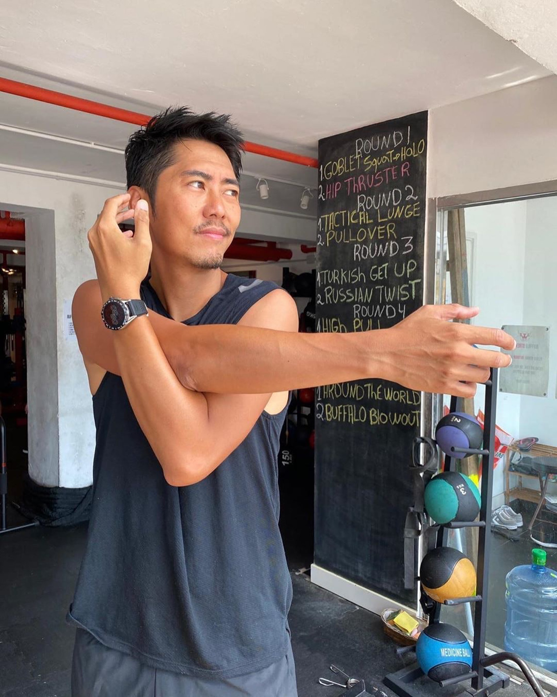 細So偷食阿B,仲搞對對方患上性病。 細So偷食阿B,仲搞對對方患上性病。