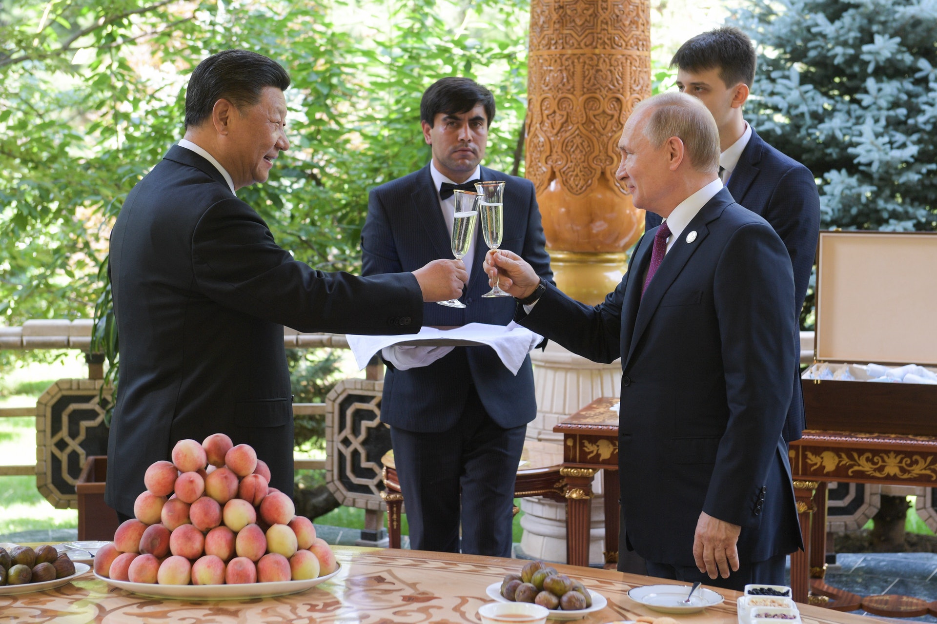 圖為2019年6月,習近平與普京在塔吉克會面,普京祝賀習近平66歲生日。(Getty) 圖為2019年6月,習近平與普京在塔吉克會面,普京祝賀習近平66歲生日。(Getty)