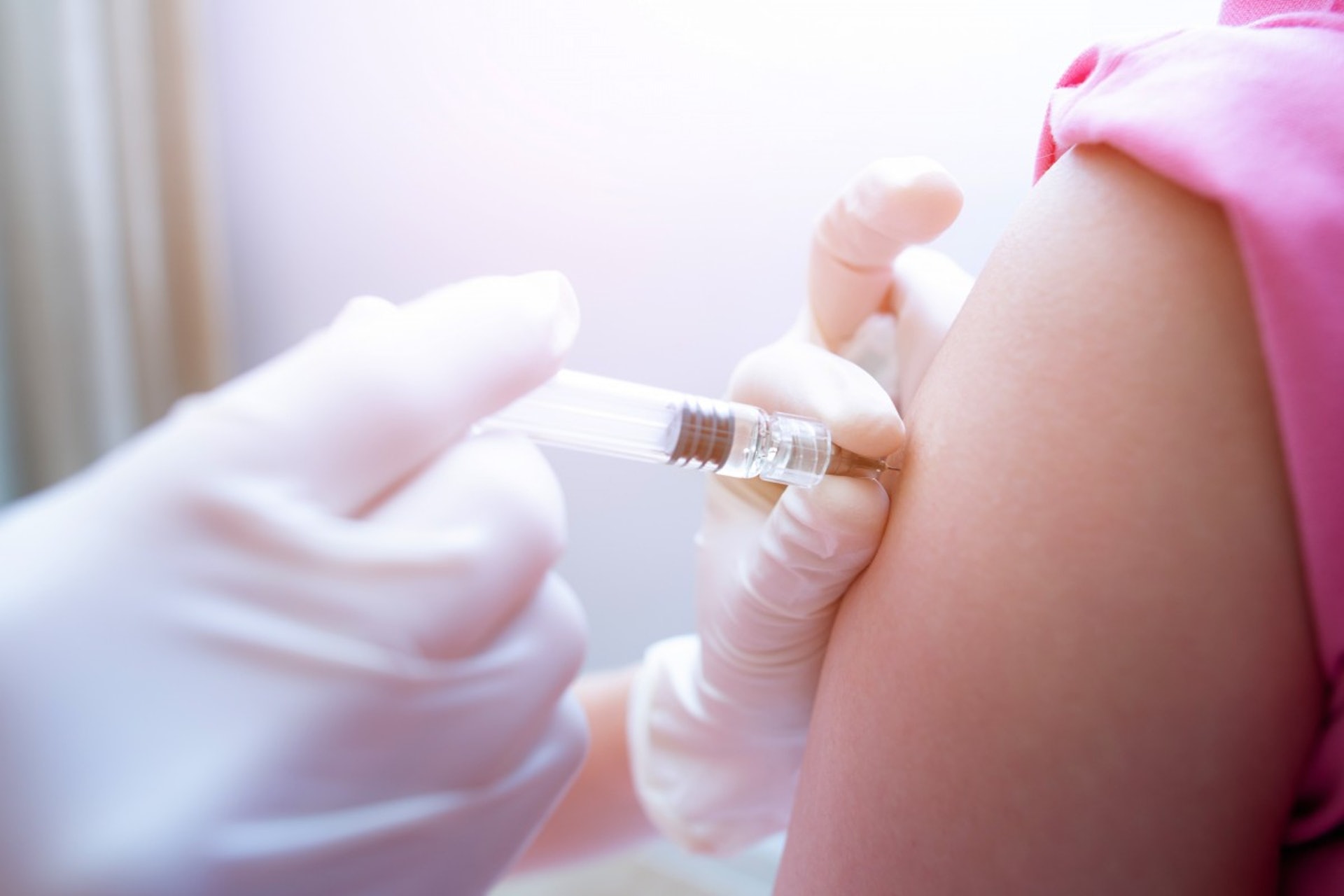 男女都可接種HPV疫苗,能預防高危HPV病毒 (HPV16、18)。(圖片:shutterstock) 男女都可接種HPV疫苗,能預防高危HPV病毒 (HPV16、18)。(圖片:shutterstock)
