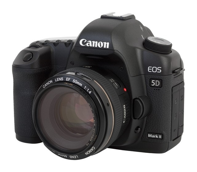 1992年Canon推出了EOS 5這台經典的膠片相機，Canon 5系列的傳奇，由此展開。（中關村在線授權使用）