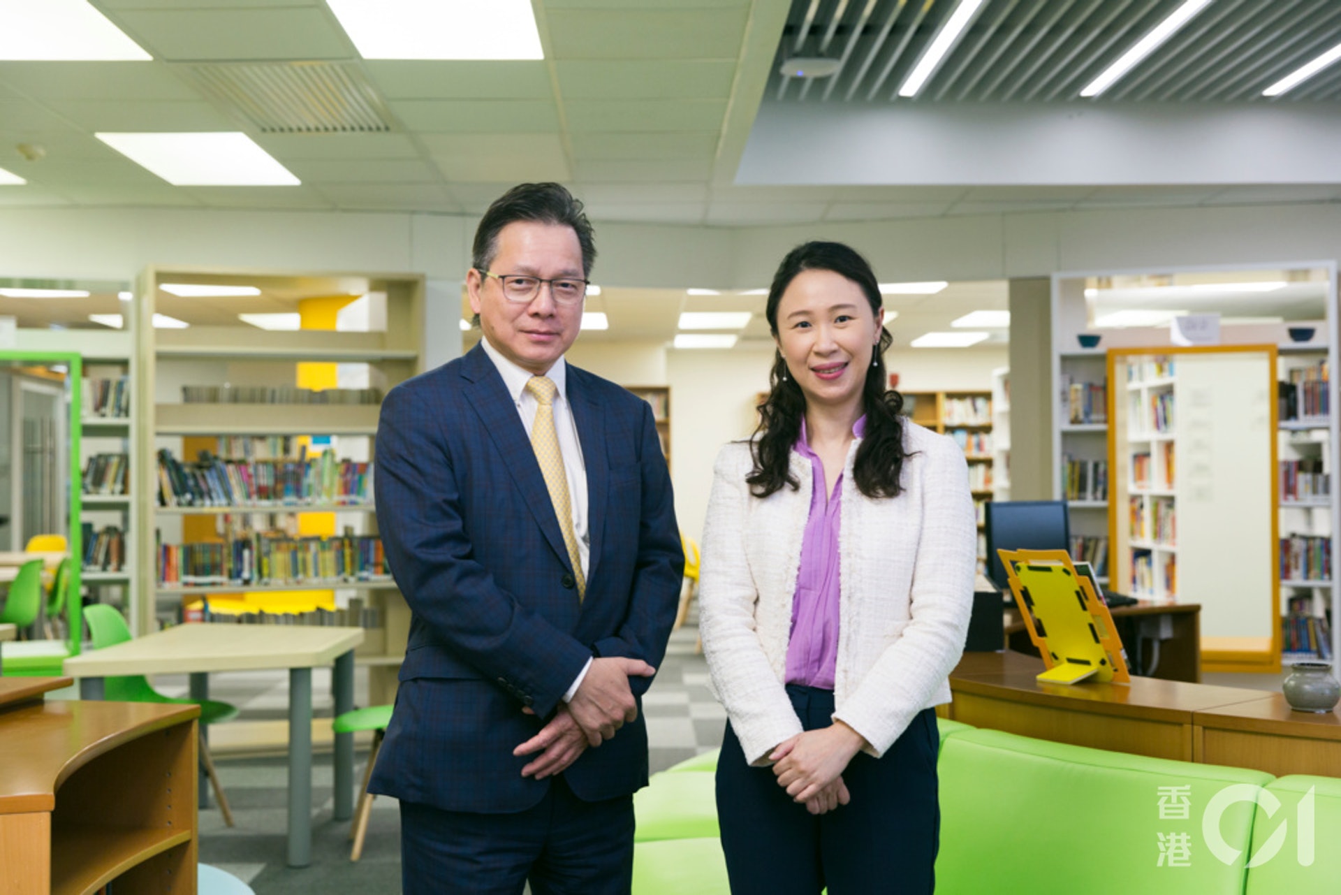 香港浸會大學附屬學校王錦輝中小學總校長陳偉佳(左)及副校長(小學部)莊曉莉。 香港浸會大學附屬學校王錦輝中小學總校長陳偉佳(左)及副校長(小學部)莊曉莉。