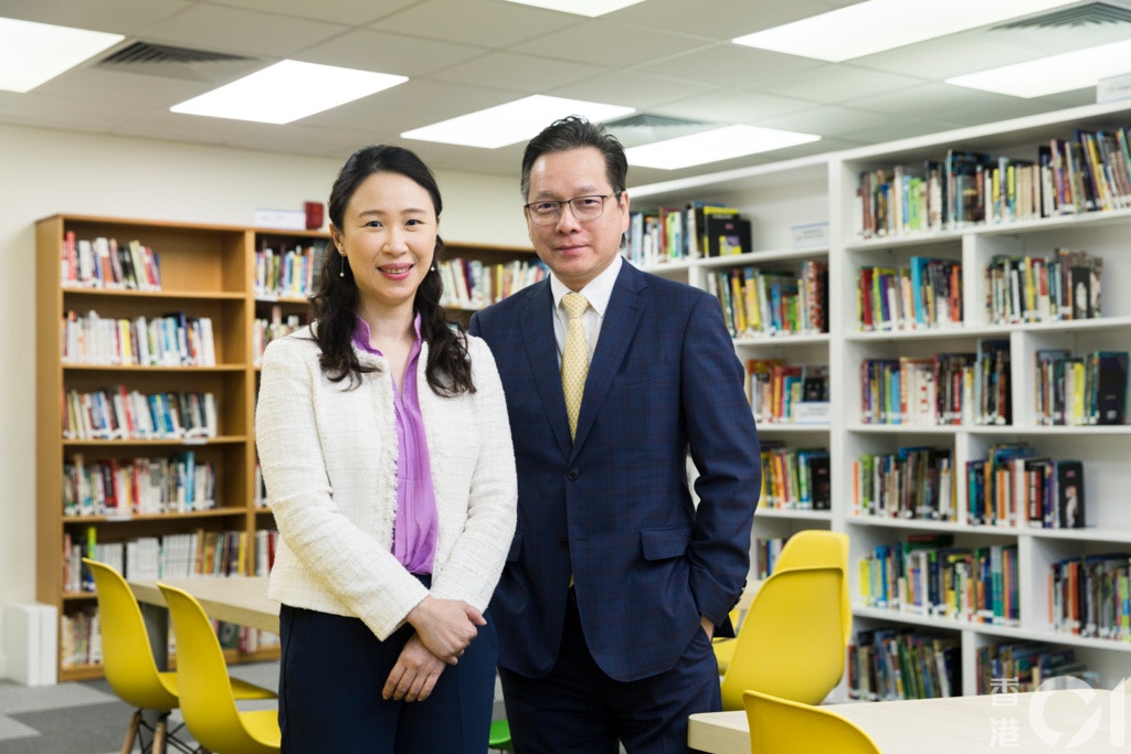 香港浸會大學附屬學校王錦輝中小學總校長陳偉佳（右）及副校長（小學部）莊曉莉。