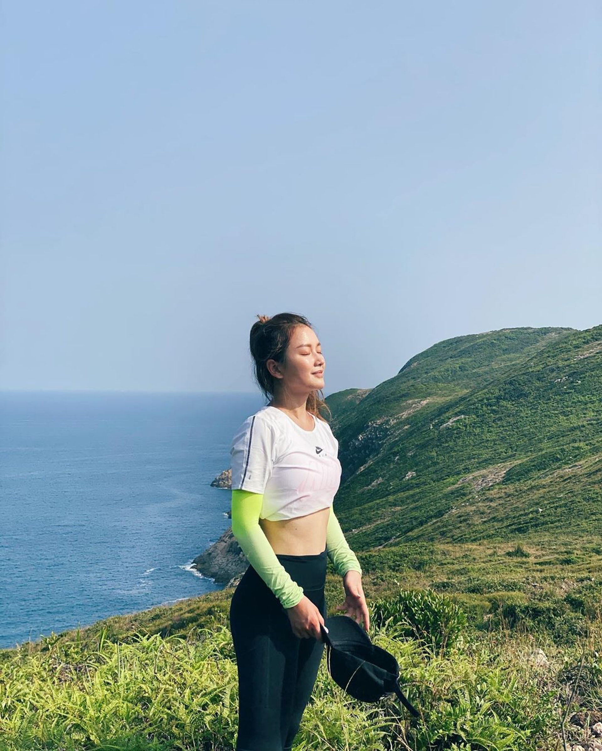 鍾晴去了西貢行睇魚岩頂。(鍾晴Instagram) 鍾晴去了西貢行睇魚岩頂。(鍾晴Instagram)