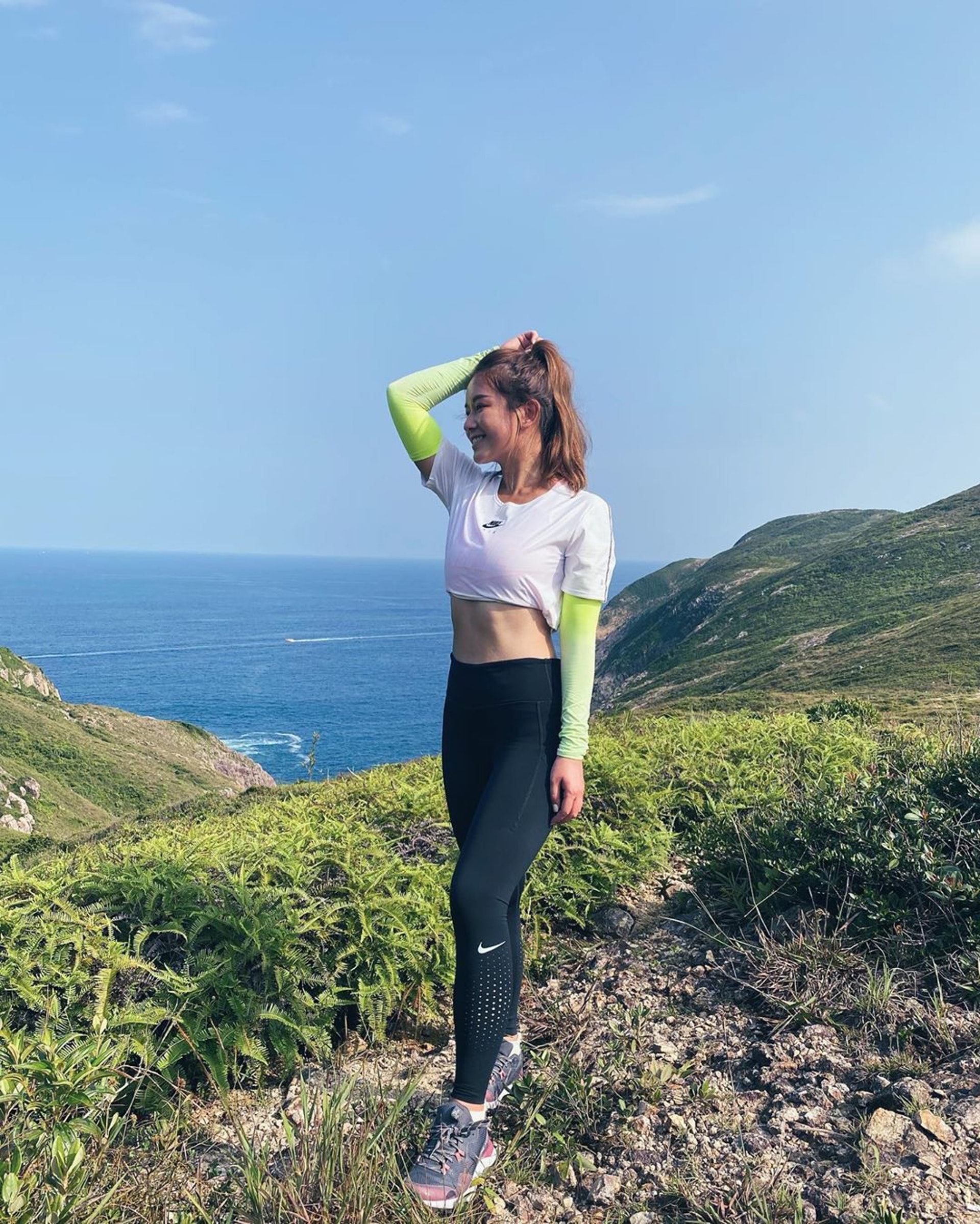 鍾晴去了西貢行睇魚岩頂。(鍾晴Instagram) 鍾晴去了西貢行睇魚岩頂。(鍾晴Instagram)