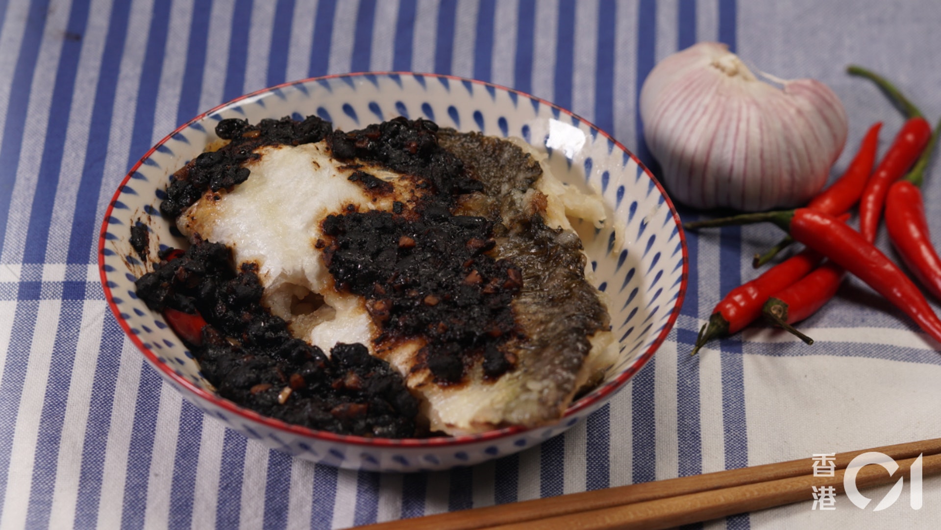 用氣炸的方法製作豆豉鯪魚當然不及油炸,但出來的效果仍可接受。 用氣炸的方法製作豆豉鯪魚當然不及油炸,但出來的效果仍可接受。