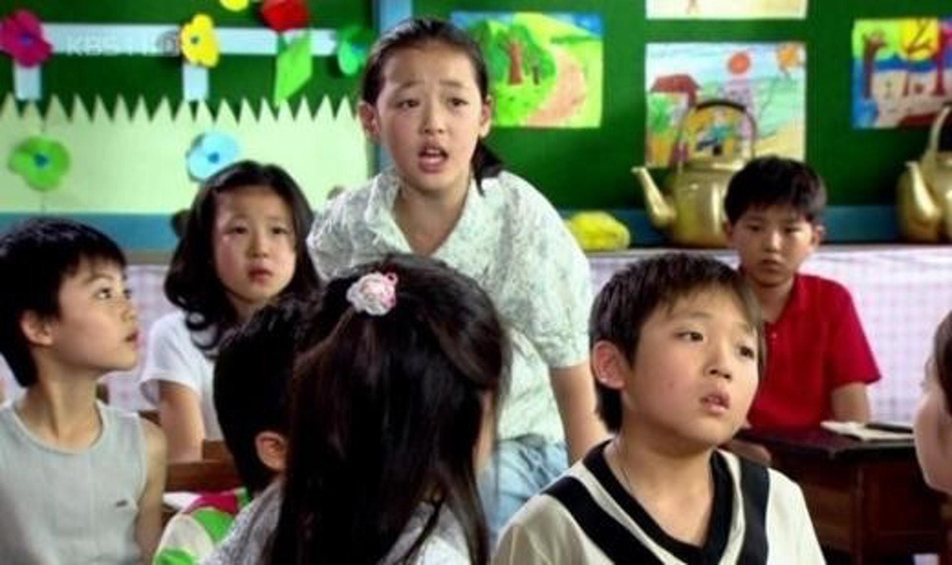 Sulli 9岁以童星出道,成人前收入一直由母亲管理。