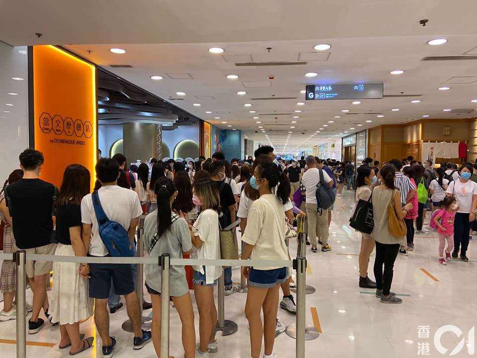 海港城 趕限期前用優惠券逾百市民食肆外排隊gucci再現人龍