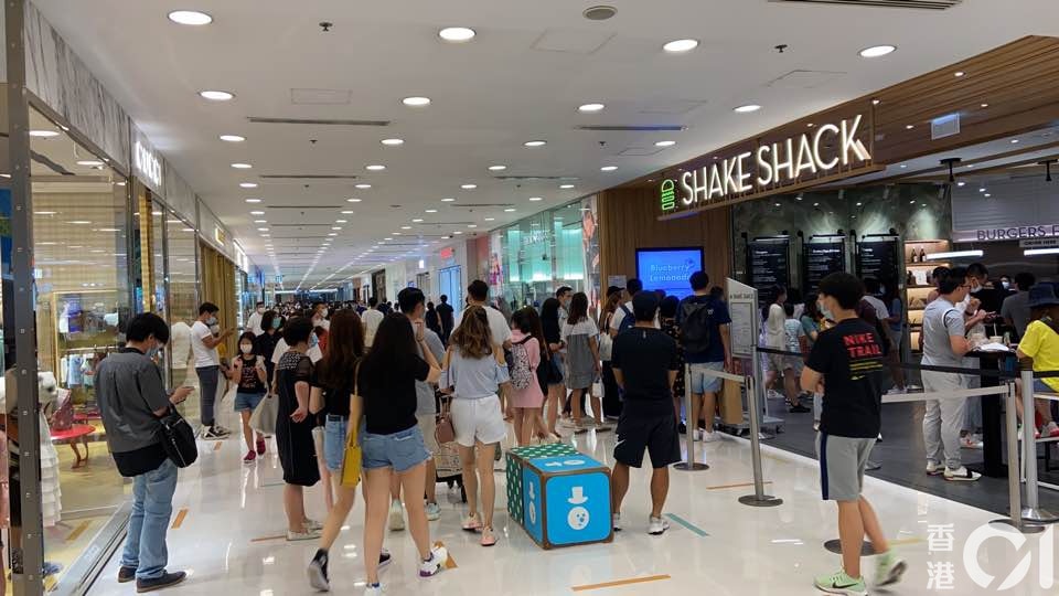 海港城 趕限期前用優惠券逾百市民食肆外排隊gucci再現人龍