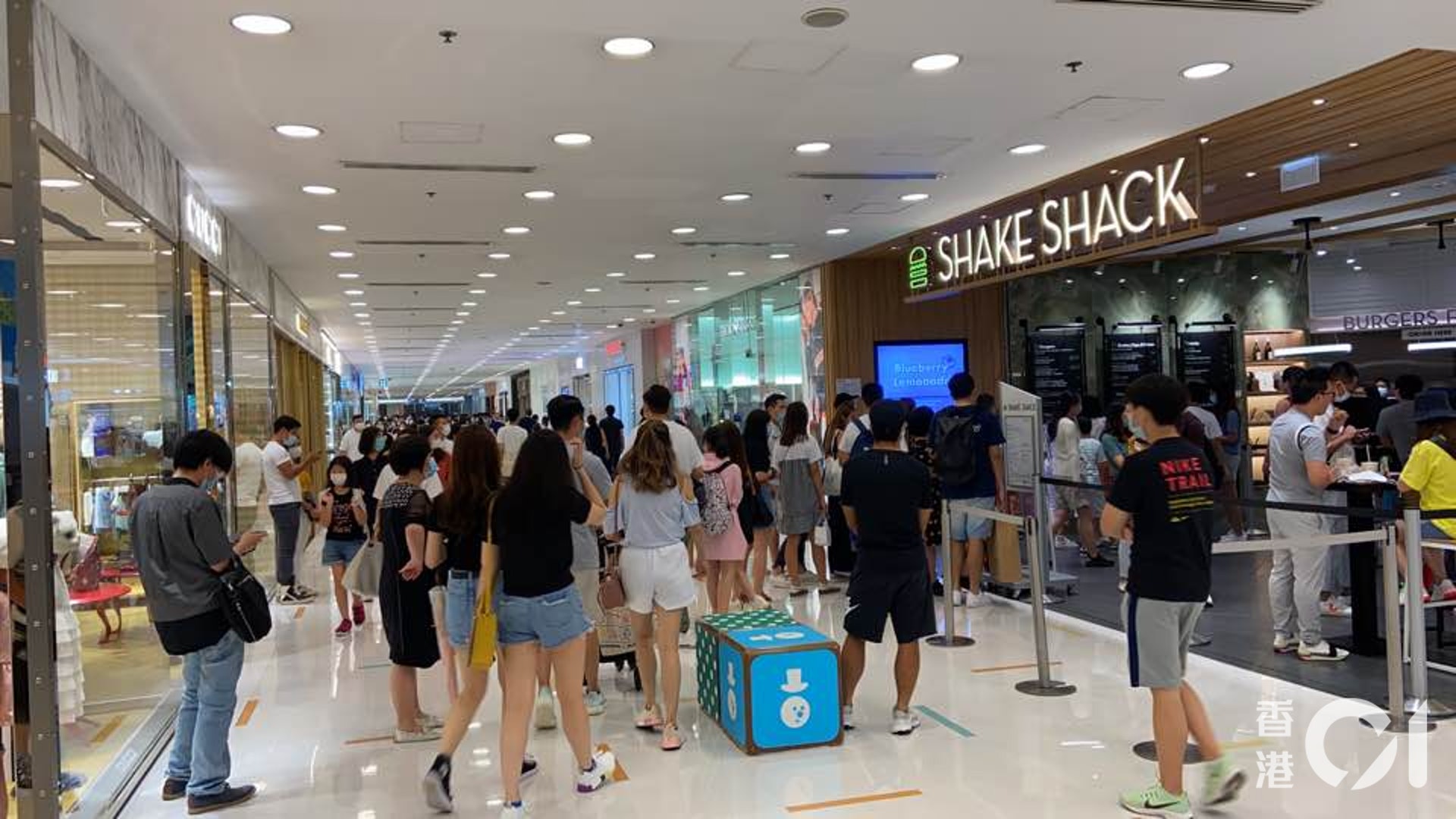 海港城 趕限期前用優惠券逾百市民食肆外排隊gucci再現人龍 香港01 財經快訊 海港城 趕限期前用優惠券逾百市民食肆外排隊gucci再現人龍 香港01 財經快訊