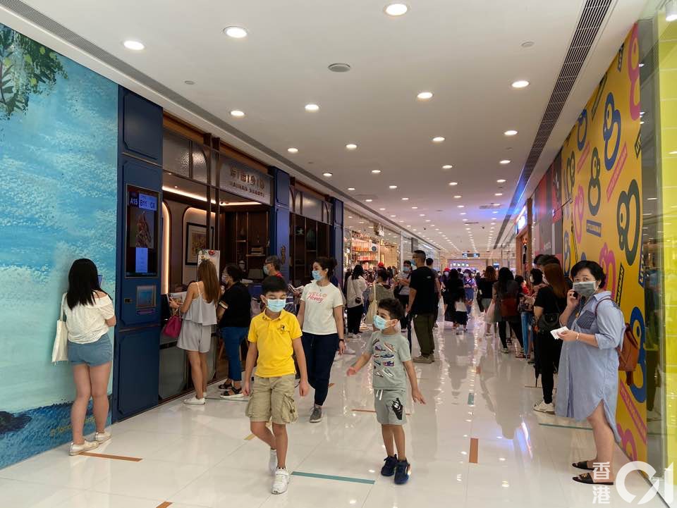 海港城 趕限期前用優惠券逾百市民食肆外排隊gucci再現人龍