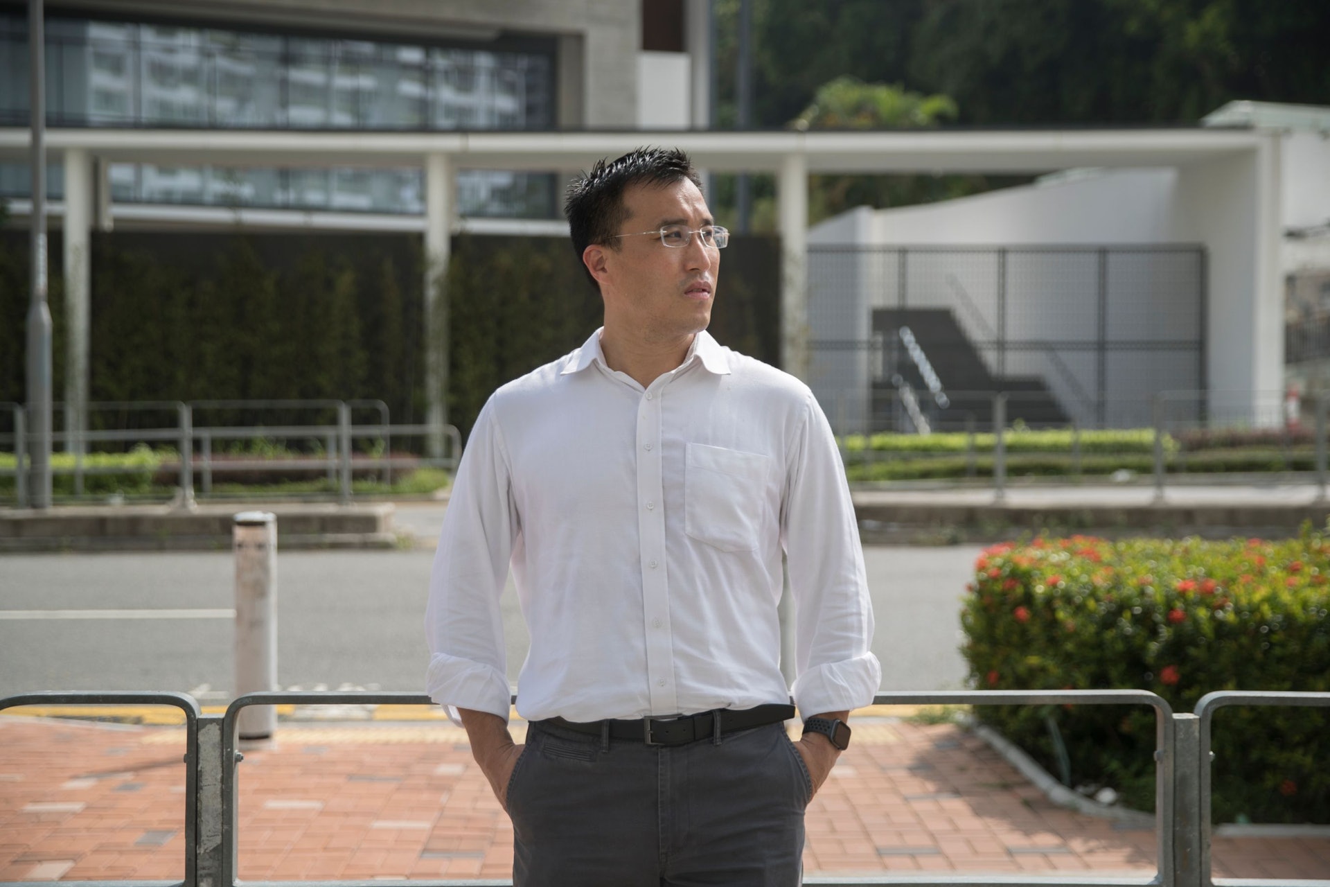 7年出版5本《築覺》系列書籍的建築師許允恆,說車公廟體育館的清水混凝土工藝水平進步不少。(余俊亮 攝) 7年出版5本《築覺》系列書籍的建築師許允恆,說車公廟體育館的清水混凝土工藝水平進步不少。(余俊亮 攝)