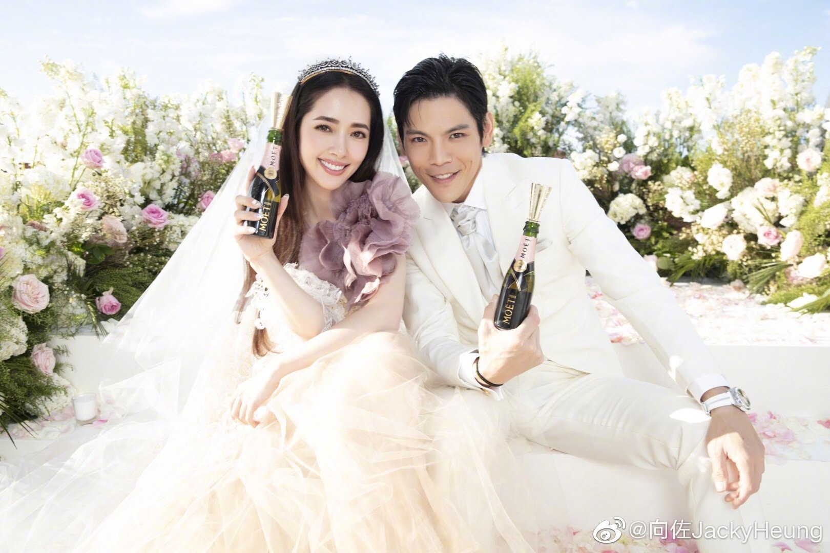向华强儿子向佐和台湾女星郭碧婷结婚。（微博图片@向佐JackyHeung）