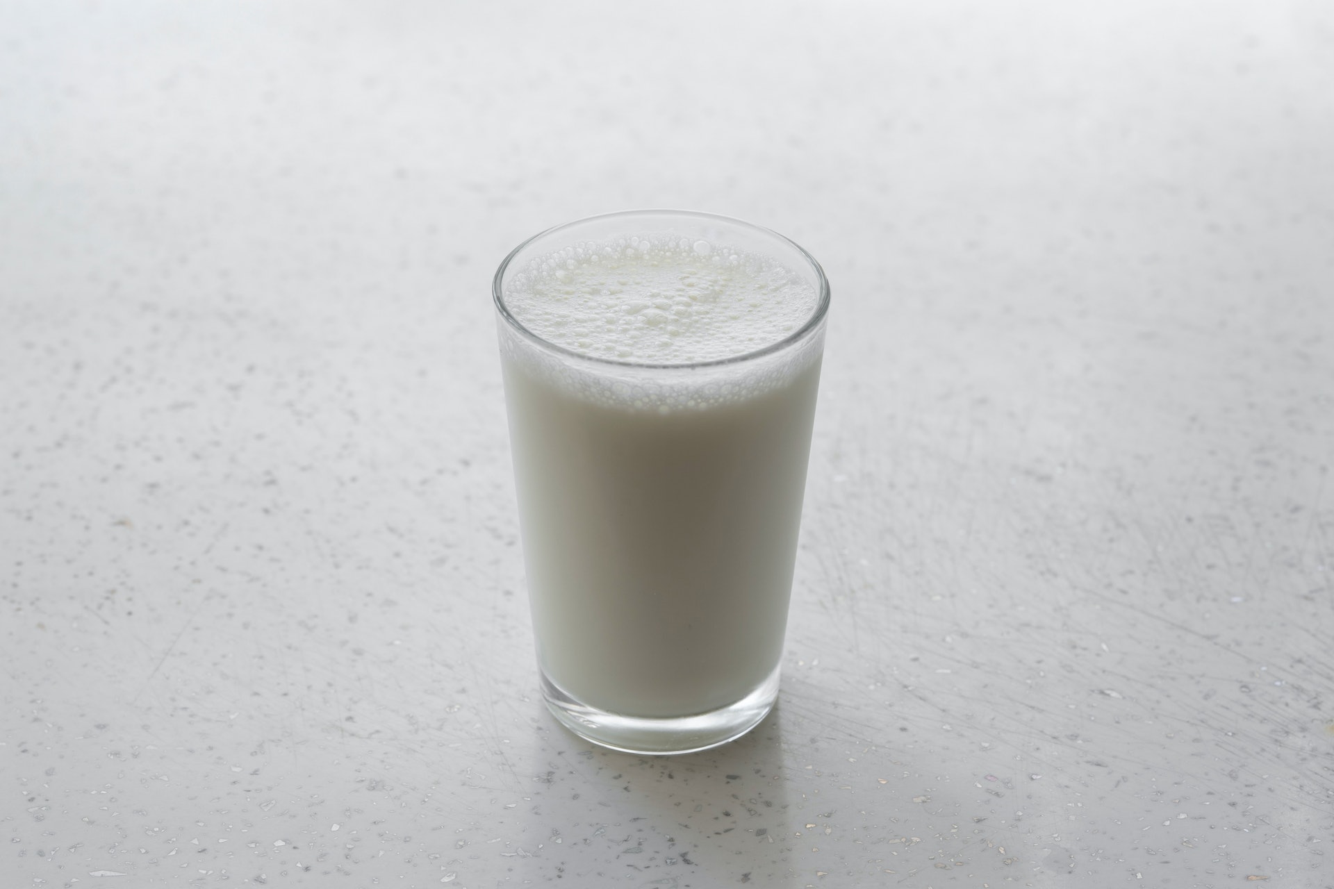 低脂或脫脂產品感覺上似乎較健康,但可能暗藏高糖陷阱。(Unsplash/engin akyurt) 低脂或脫脂產品感覺上似乎較健康,但可能暗藏高糖陷阱。(Unsplash/engin akyurt)