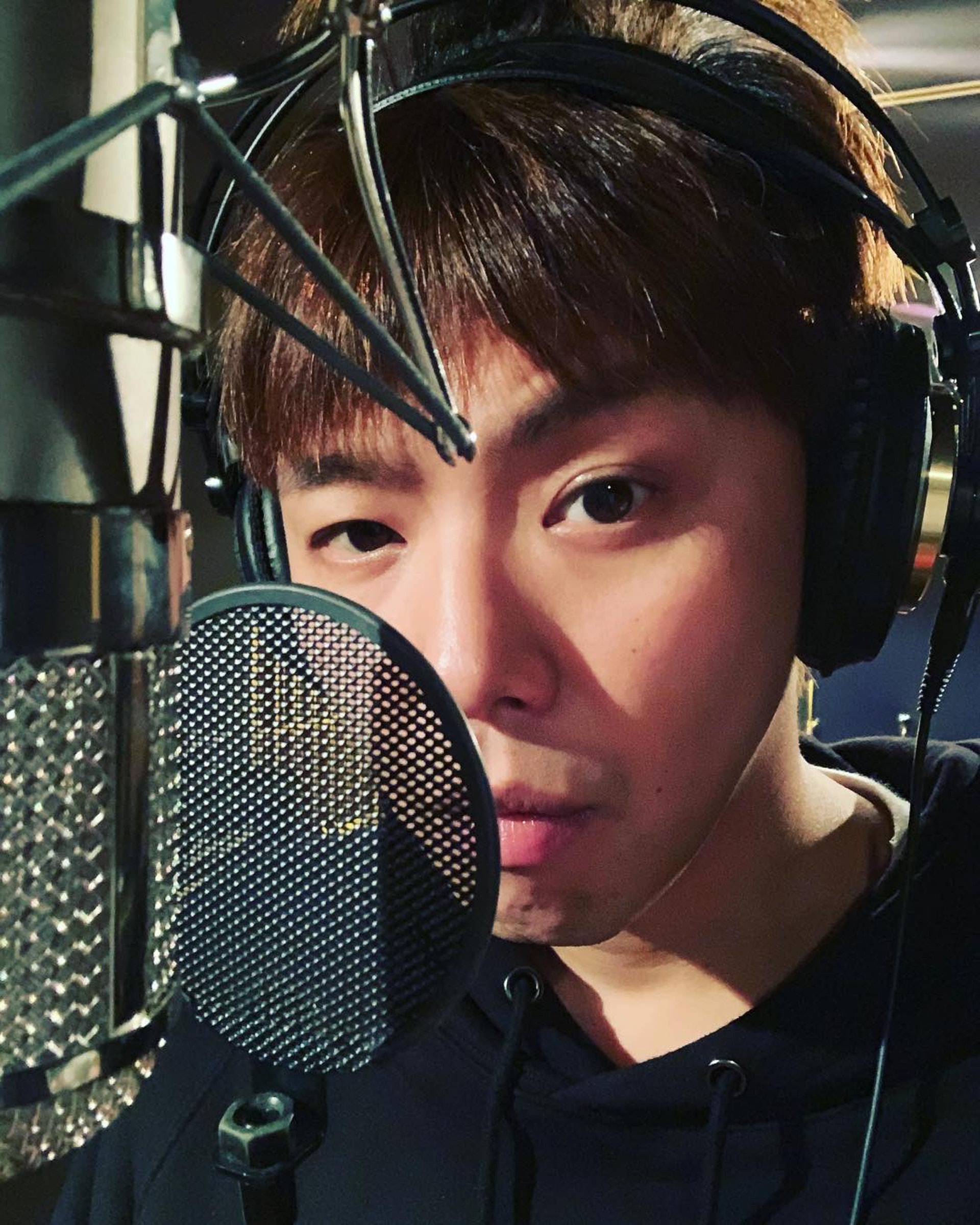 小鬼黃鴻升出過6張個人專輯。(IG:@aes_alien) 小鬼黃鴻升出過6張個人專輯。(IG:@aes_alien)