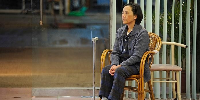 將軍澳街坊在fb發帖招聘「夜間helper」照顧家中長者，由凌晨12時至早上6時，每周6天工作，月薪6000元。（示意圖，《桃姐》劇照）