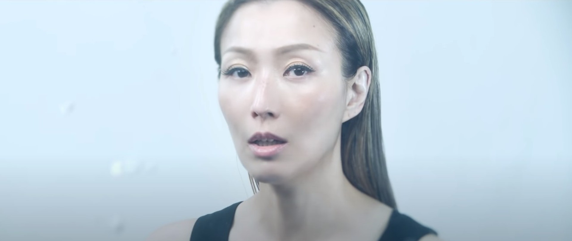 Sammi終於再出新歌《如何忍眼淚》。(視頻截圖) Sammi終於再出新歌《如何忍眼淚》。(視頻截圖)