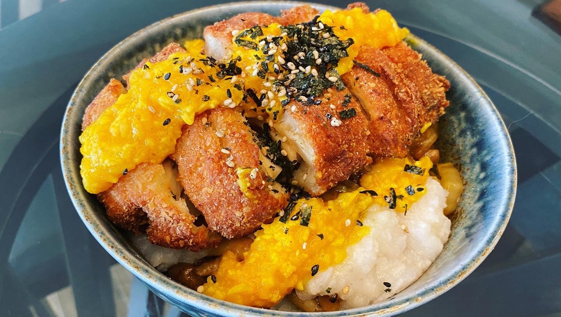 【全素食譜】無蛋無肉也能做出日式豬排飯？只需六款食材就可以！