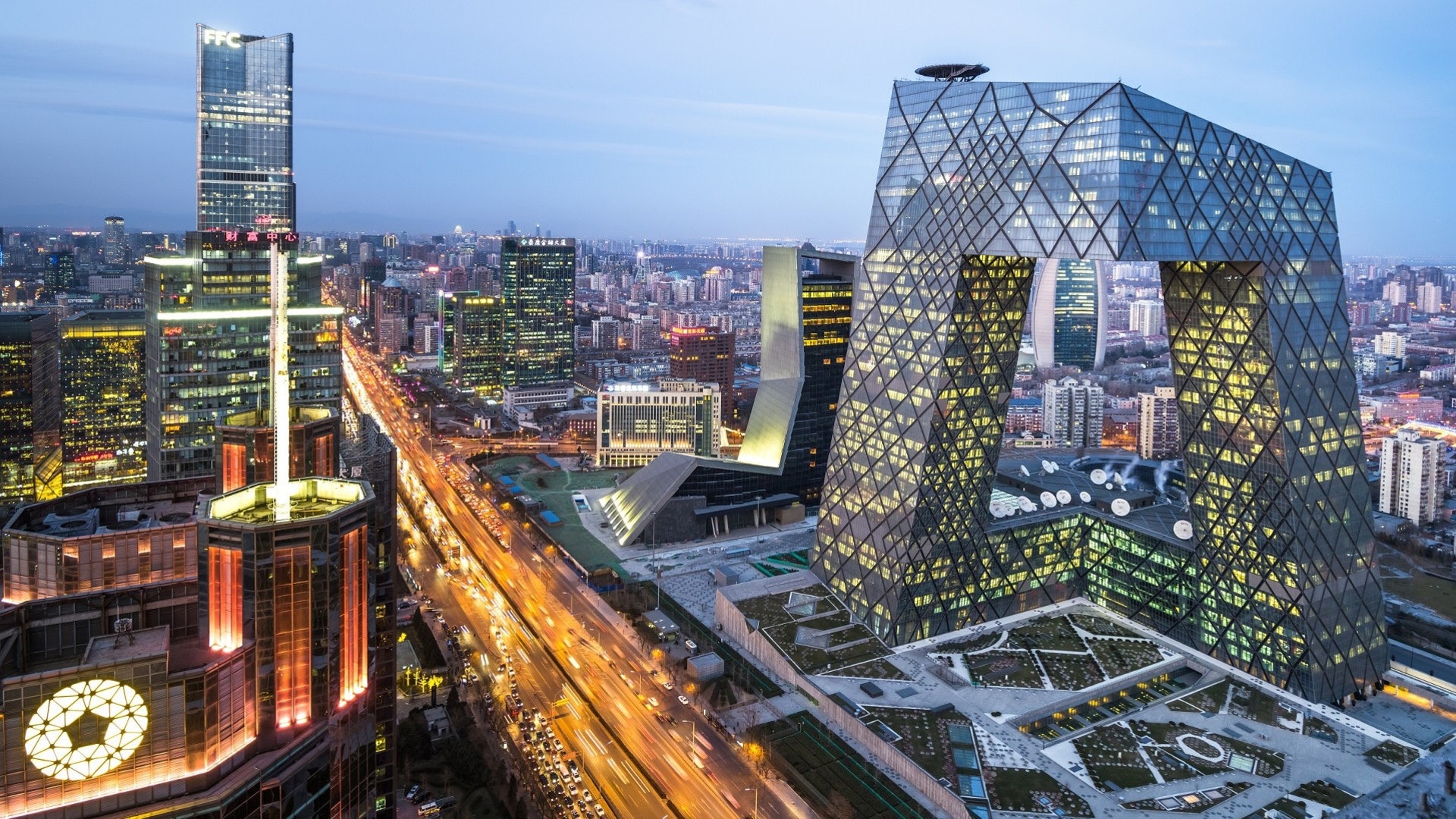 蔡醫師認為北京最大的優勢是首都城市，政策落實較有效率，創科發展也非常迅速。而且央企、國企和民企之間的合作模式相當成熟。（圖片：hk01）
