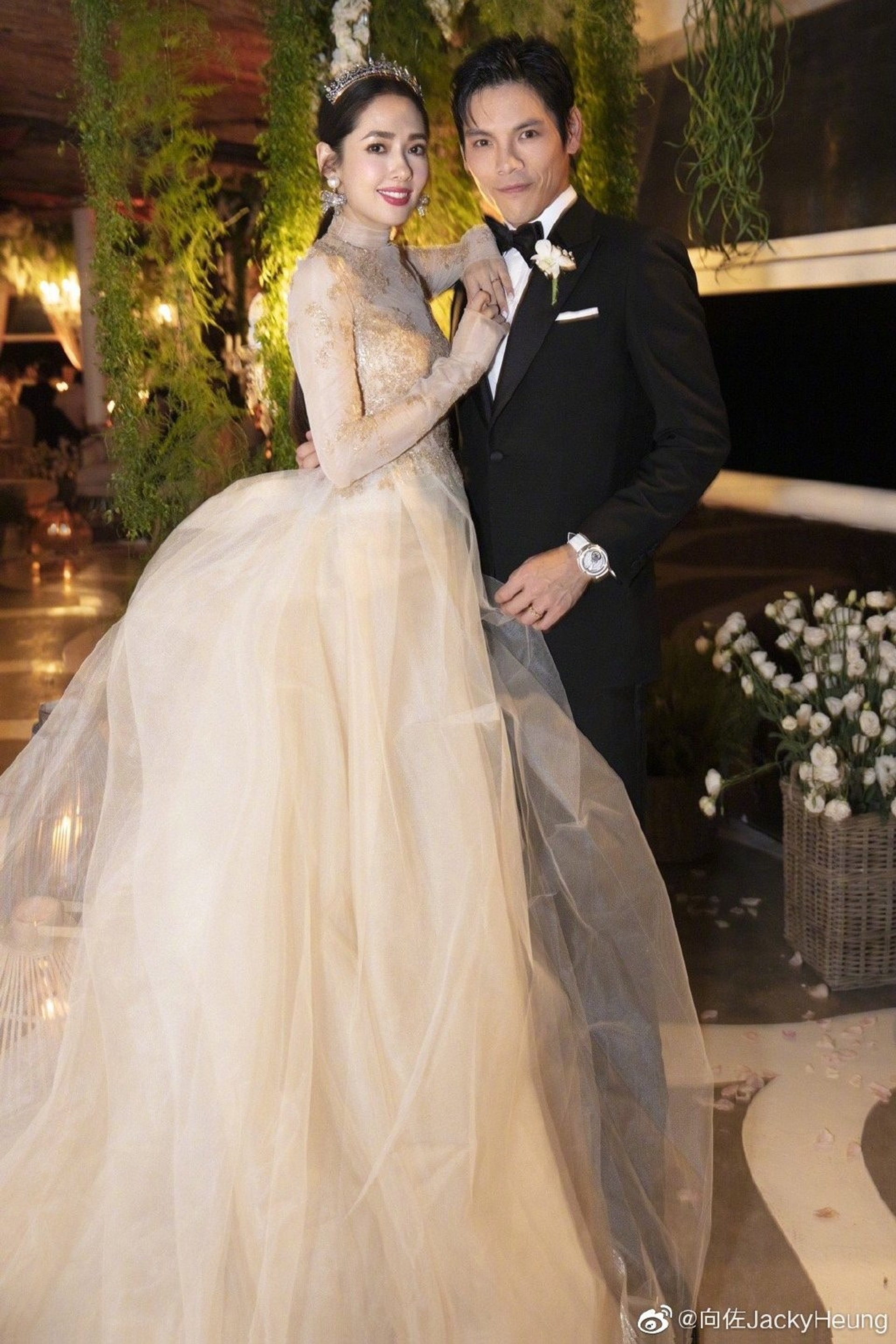 向华强儿子向佐和台湾女星郭碧婷结婚。（微博图片@向佐JackyHeung）
