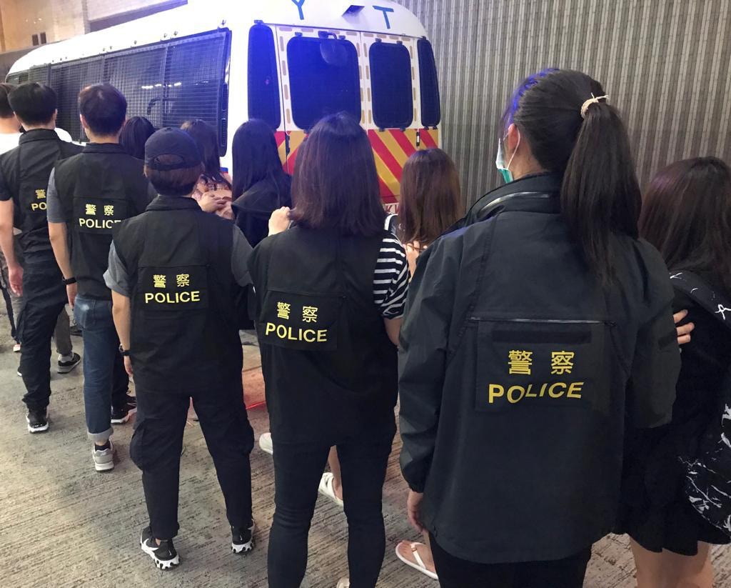 警油尖區掃黃拘13名大陸女子涉嫌來港賣淫　檢44萬現金證物