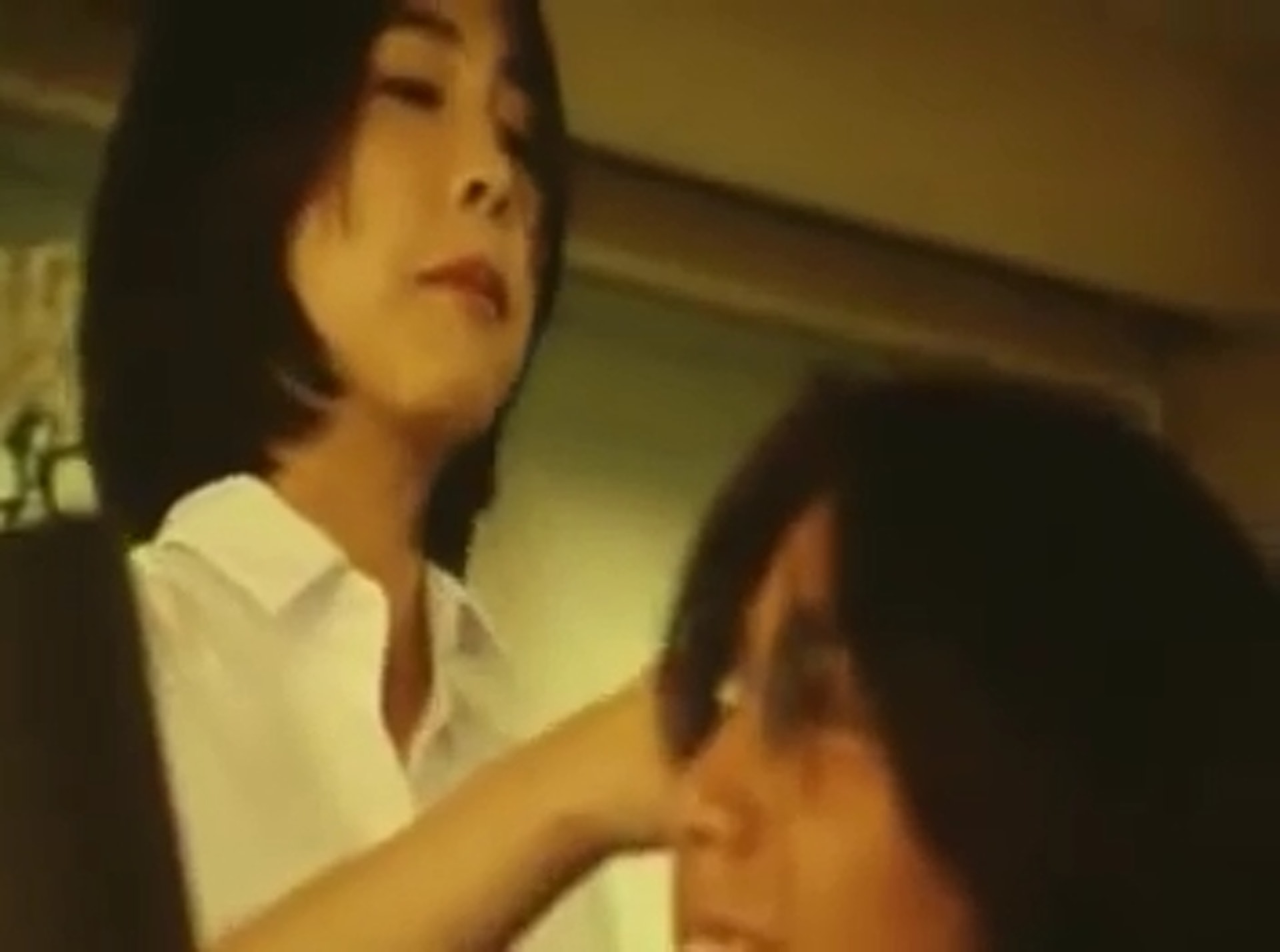 一邊回顧22年前竹內結衣在幕前的表現,一邊細味她年輕時的歌聲。(MV截圖) 一邊回顧22年前竹內結衣在幕前的表現,一邊細味她年輕時的歌聲。(MV截圖)