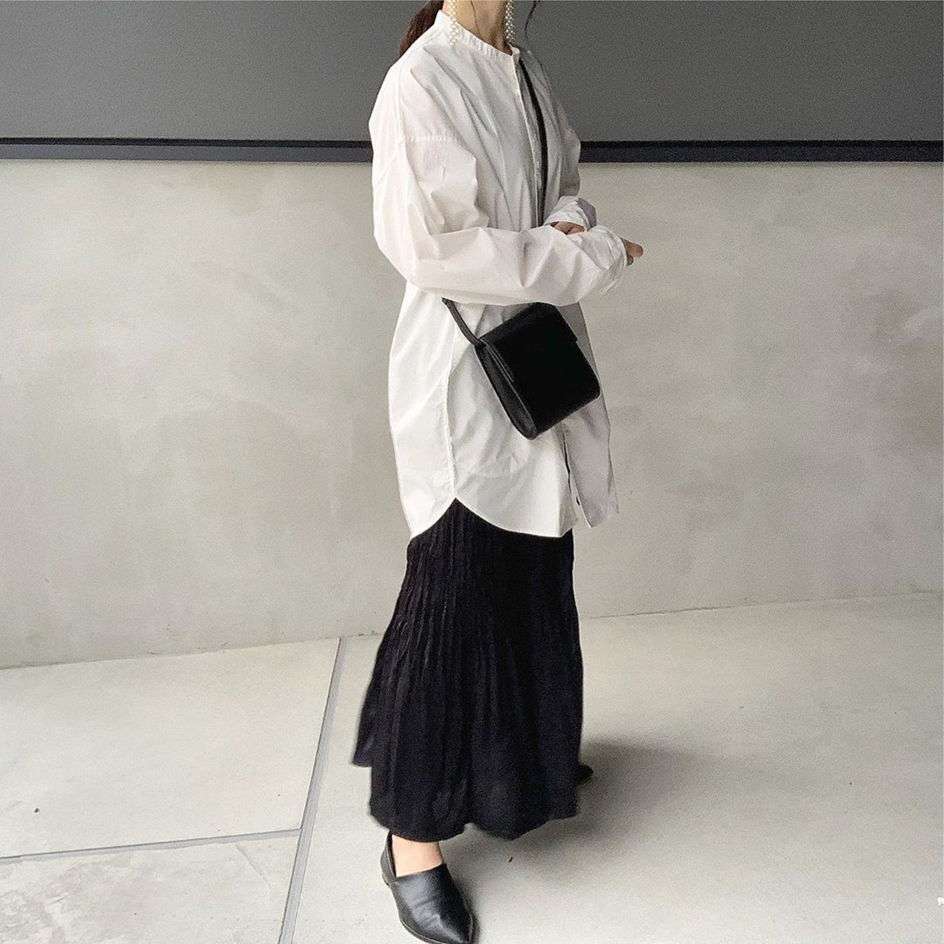 hyororii_69最近則愛上了一款無印良品長至臀部的恤衫款式，同一款式購入黑色與白色(hyororii_69@Instagram)
