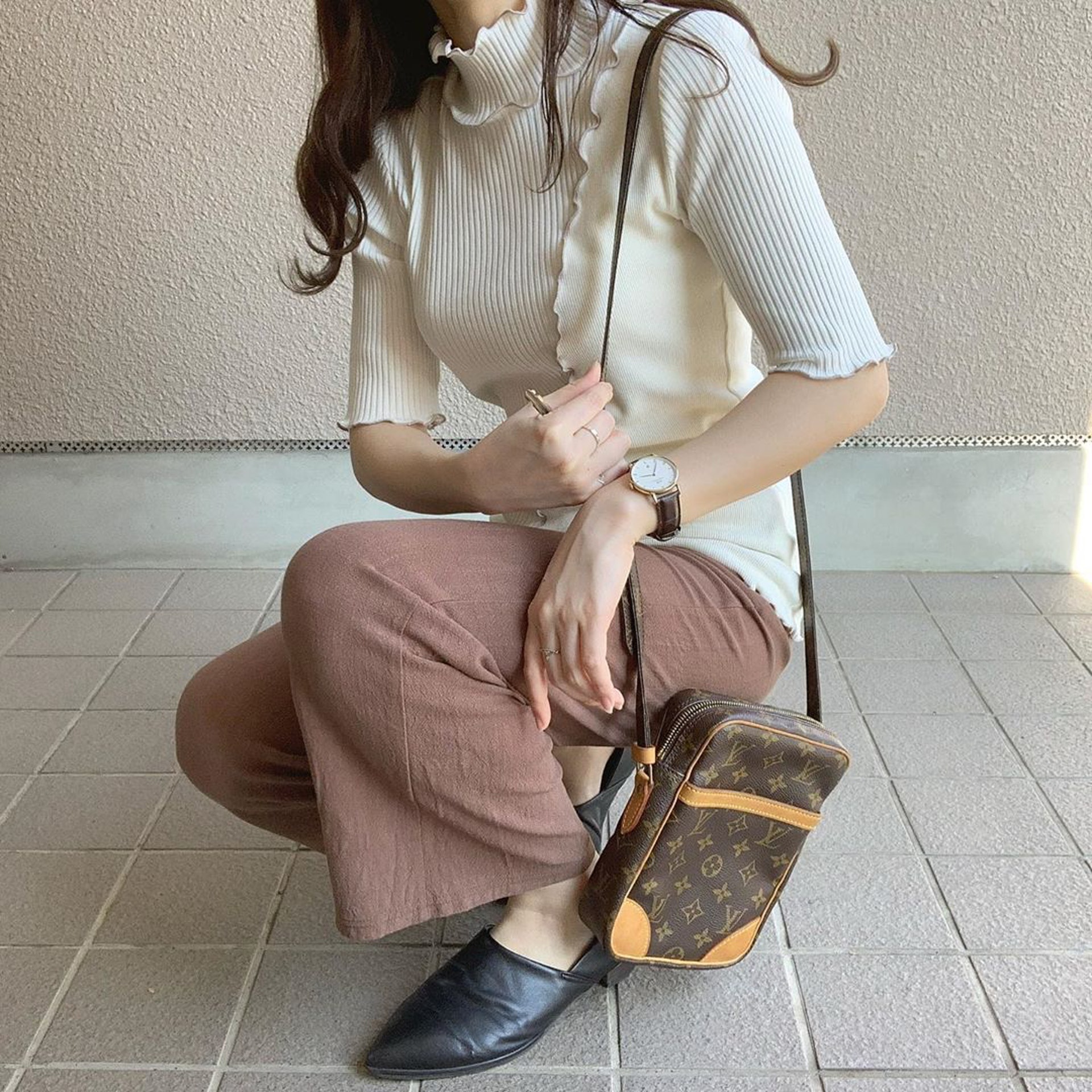 【MUJI無印良品穿搭】尖頭鞋款可進一步拉長身體比例。(hyororii_69@Instagram)