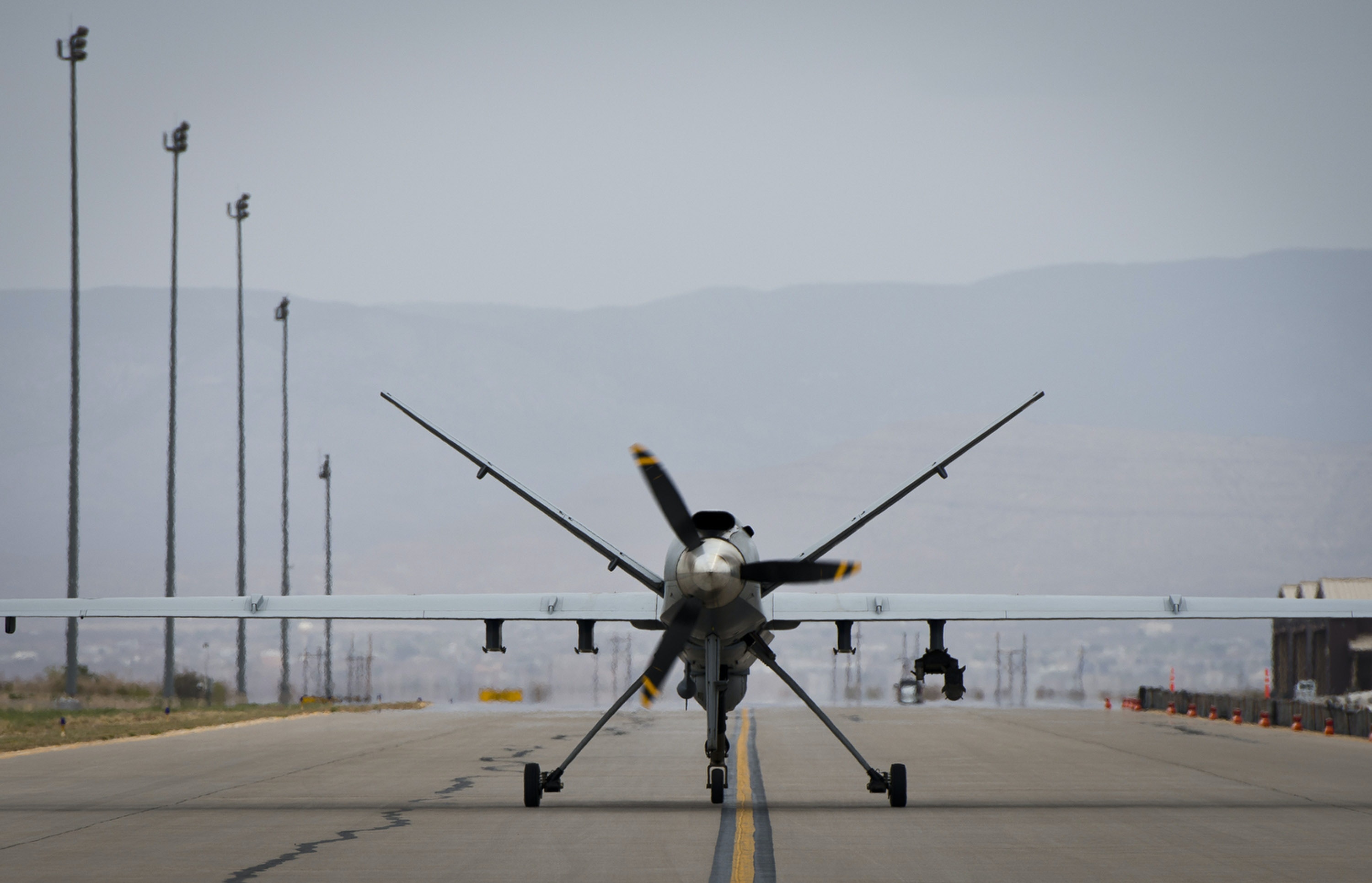 图为2013年4月25日，美军霍洛曼空军基地的MQ-9“死神”无人机。（Getty Images）