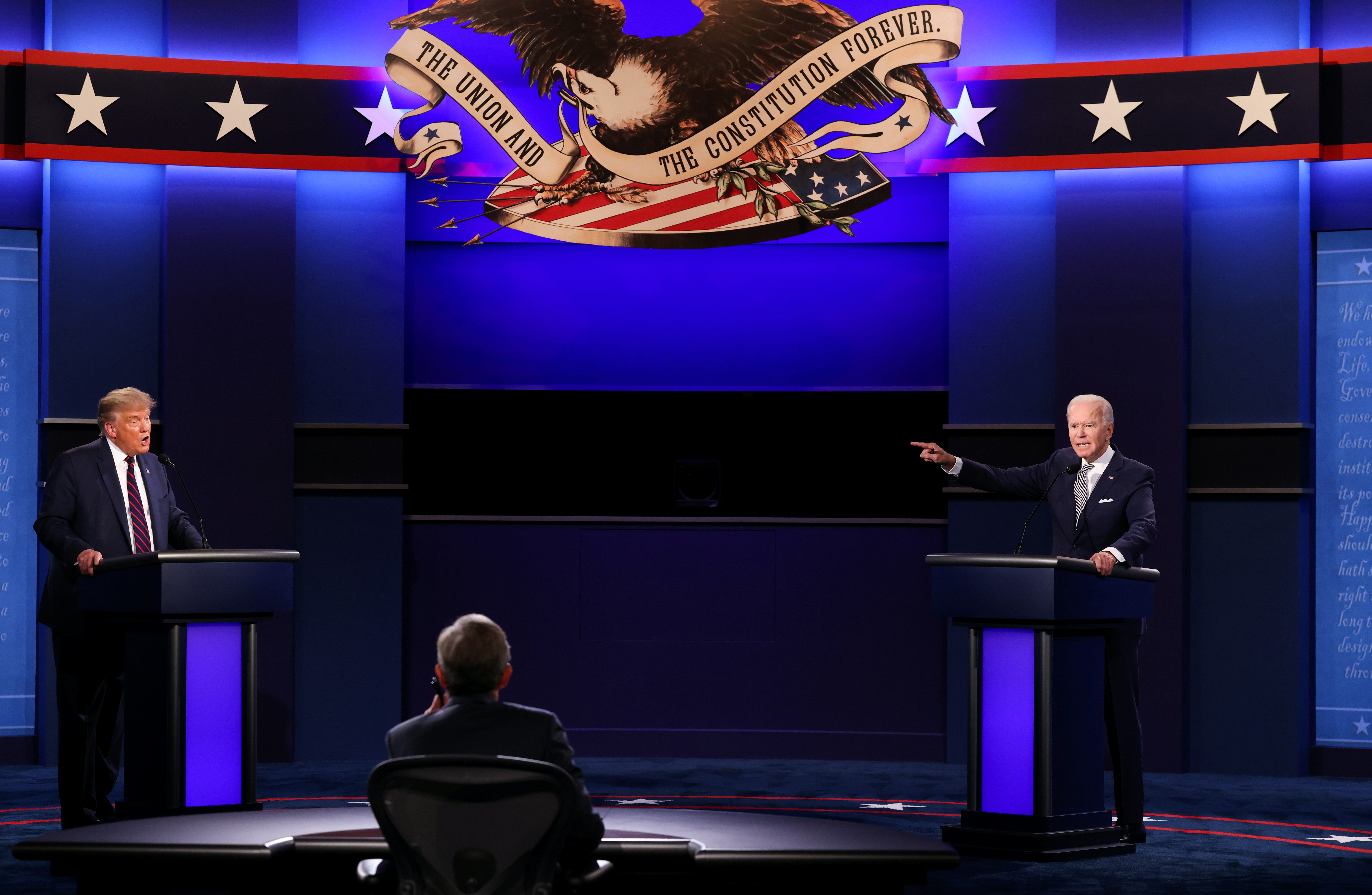 圖為9月29日，特朗普與拜登開展首場大選辯論。（Reuters）