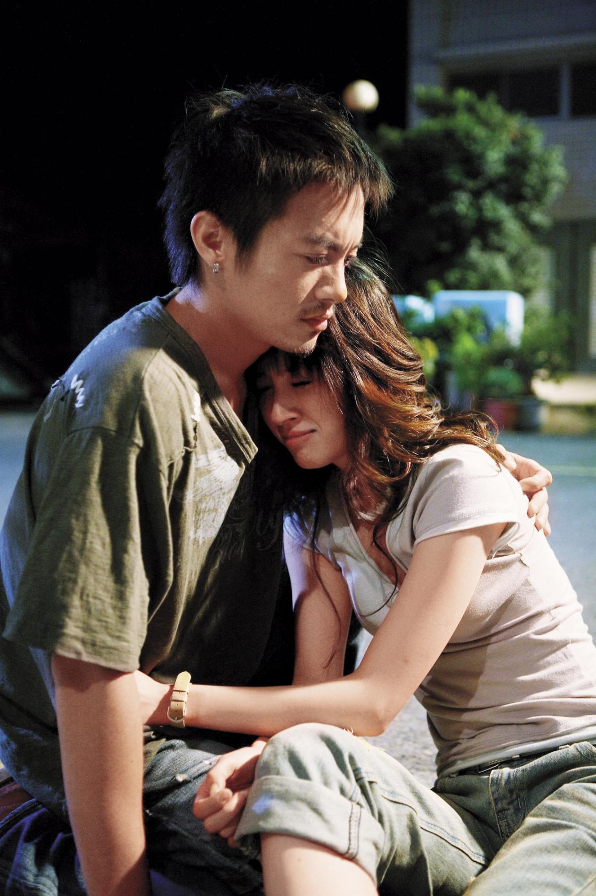 今日(30日)田中千繪跟范逸臣被拍到在大街十指緊扣。(電影劇照) 今日(30日)田中千繪跟范逸臣被拍到在大街十指緊扣。(電影劇照)